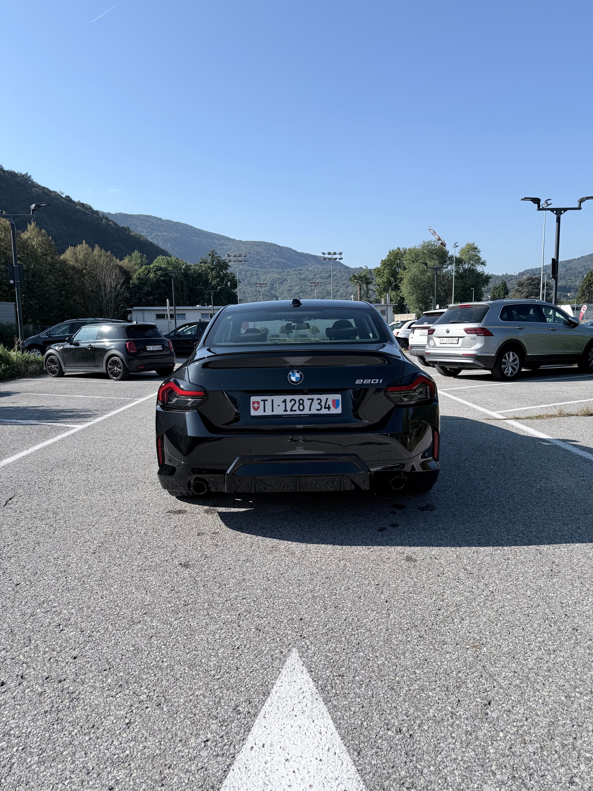BMW 220i-image-4