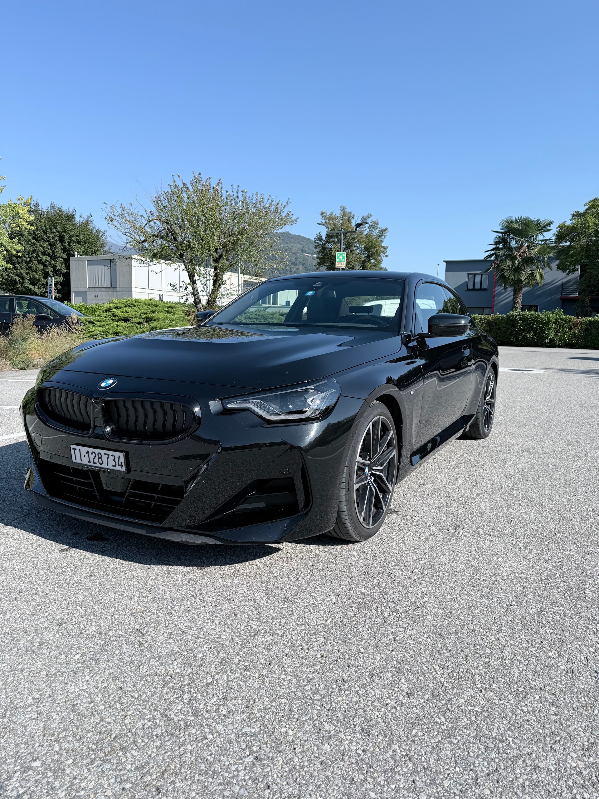 BMW 220i-image-0