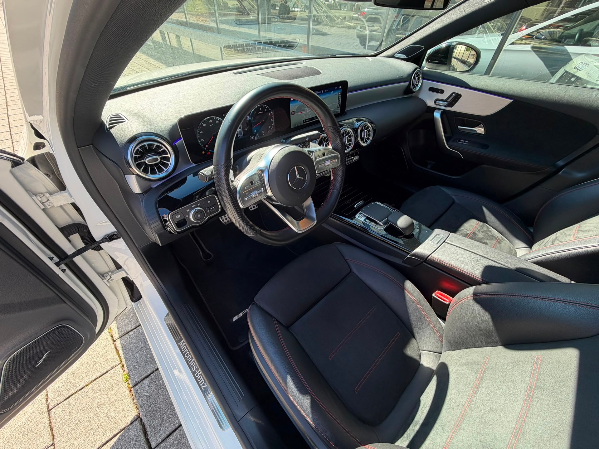 MERCEDES-BENZ A 250 4Matic AMG Line 4Matic 7G-DCT-image-6