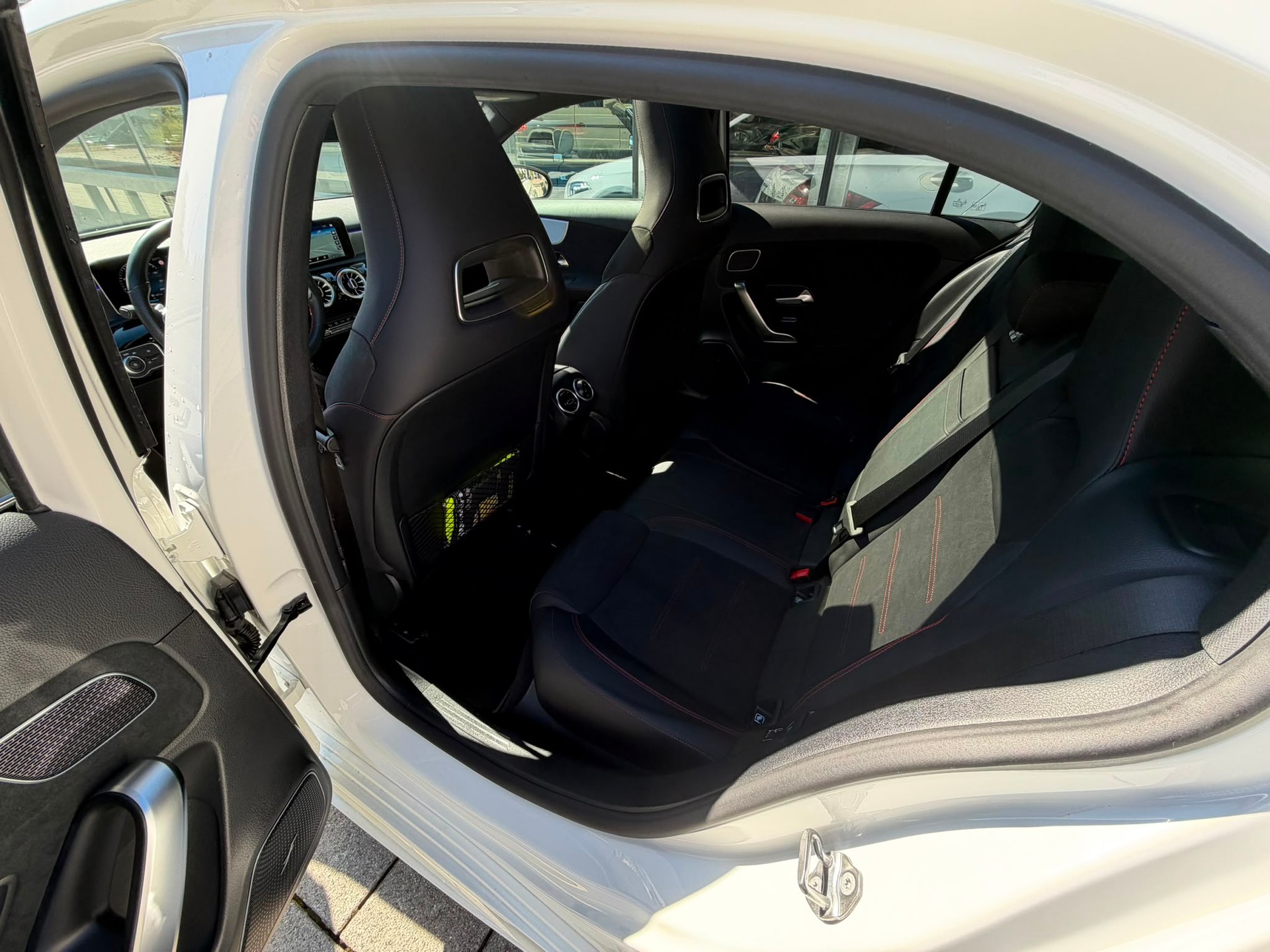 MERCEDES-BENZ A 250 4Matic AMG Line 4Matic 7G-DCT-image-11