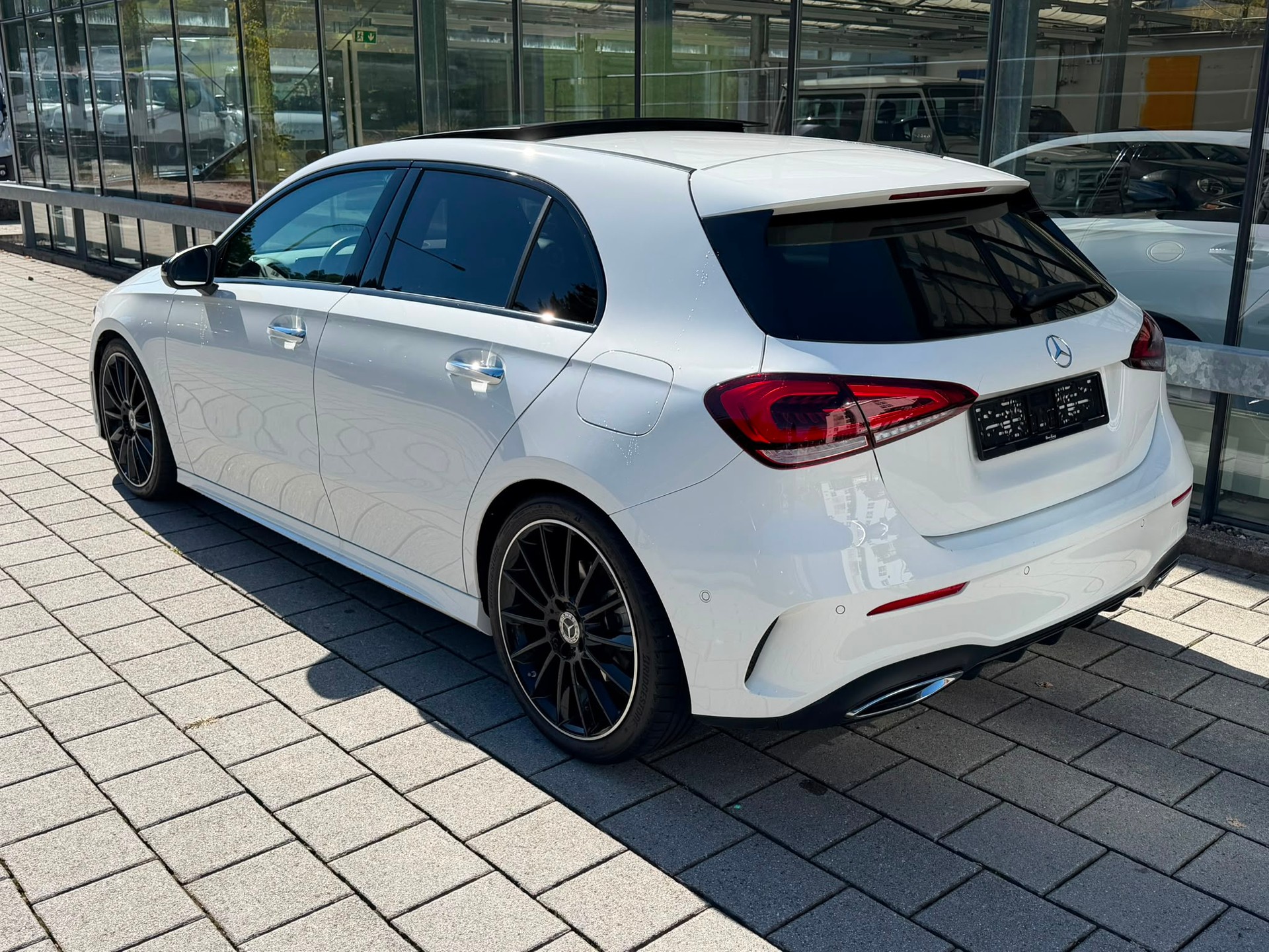 MERCEDES-BENZ A 250 4Matic AMG Line 4Matic 7G-DCT-image-3