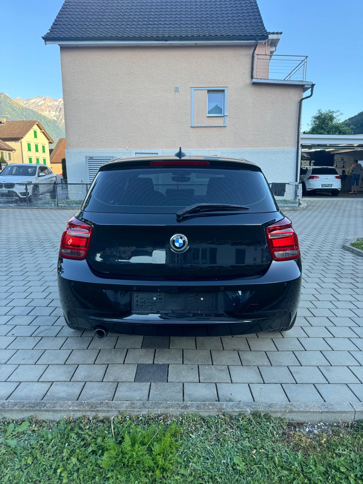 BMW 120d Sport Line Steptronic-image-5