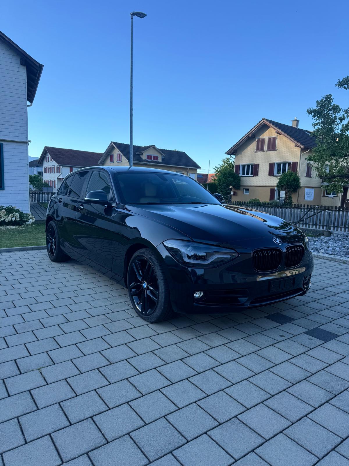 BMW 120d Sport Line Steptronic-image-2