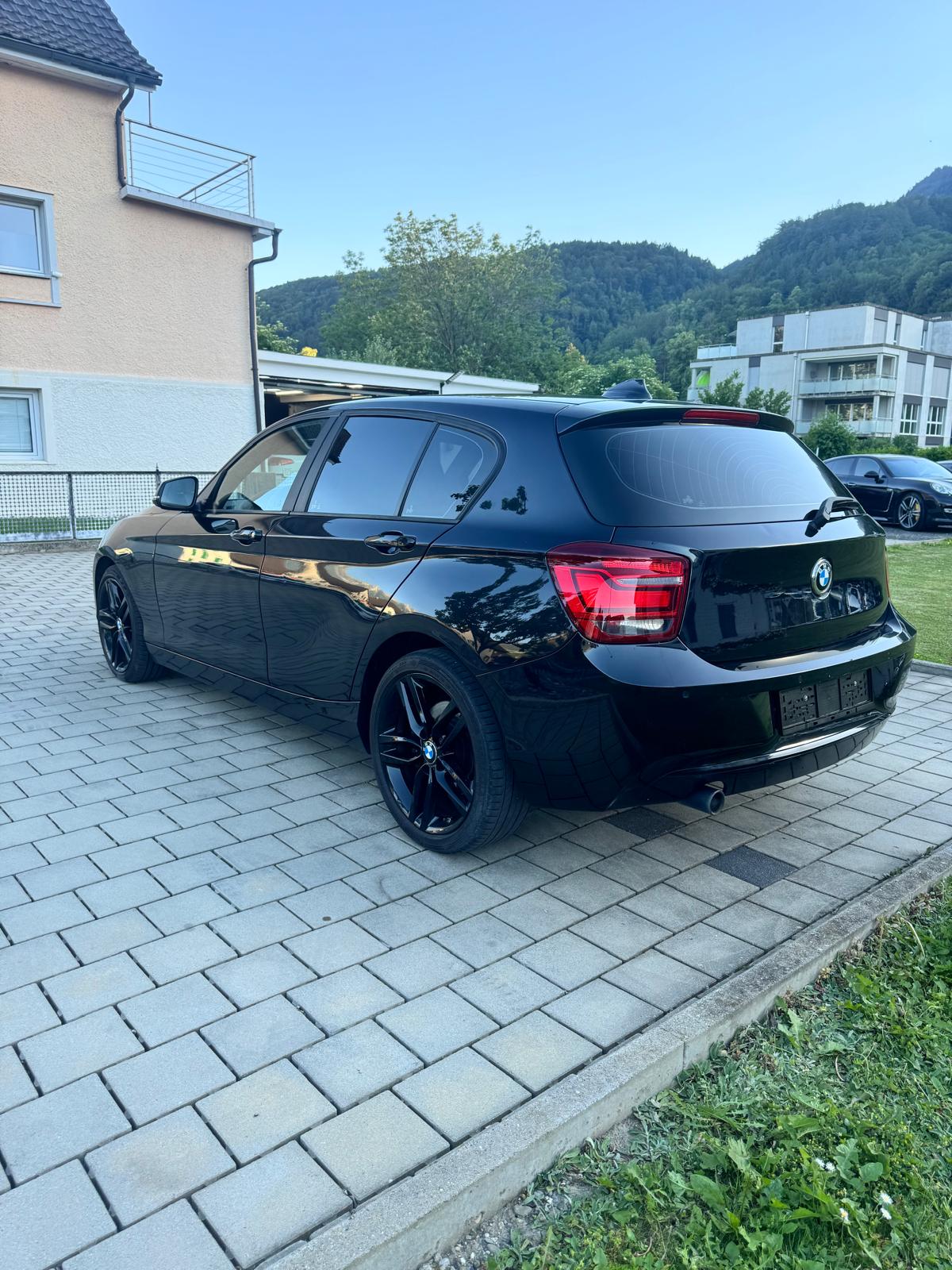 BMW 120d Sport Line Steptronic-image-4
