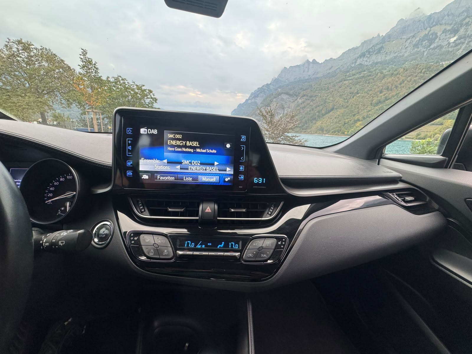 TOYOTA C-HR 1.2 Turbo Active-image-17