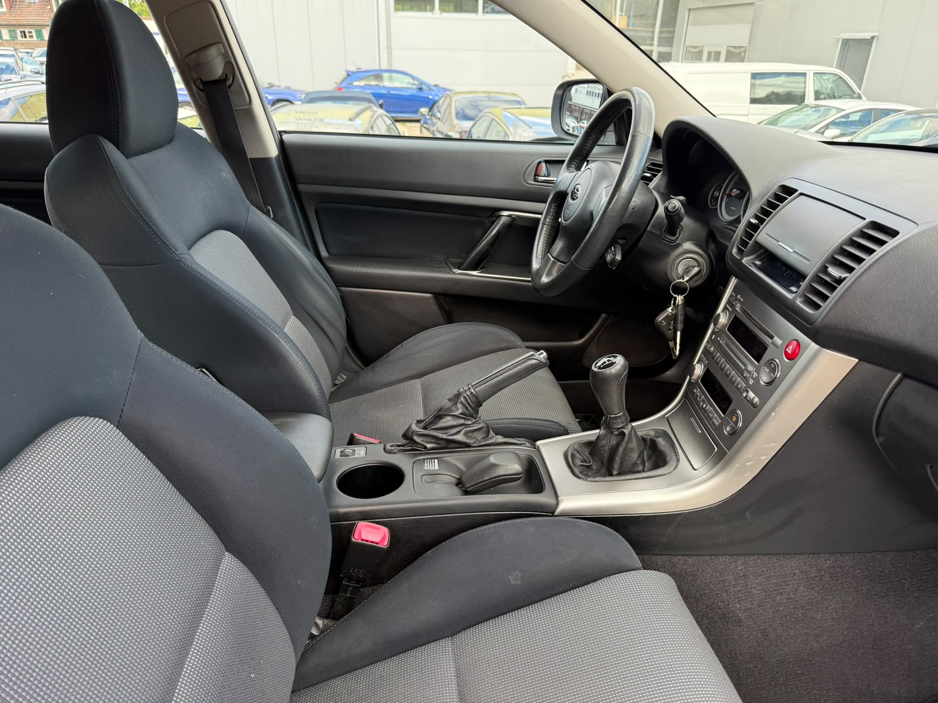 SUBARU Legacy 2.0R AWD Swiss-image-13
