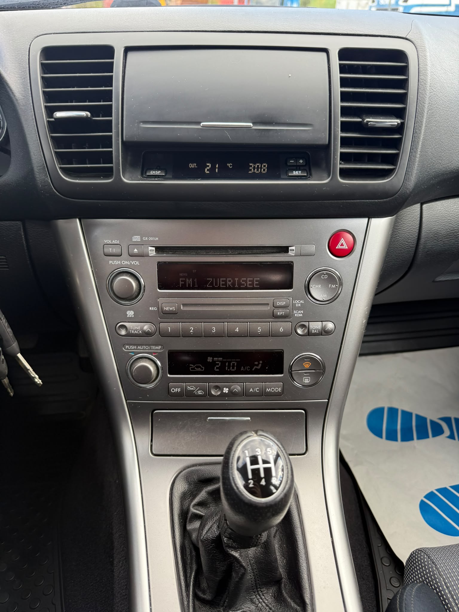 SUBARU Legacy 2.0R AWD Swiss-image-9