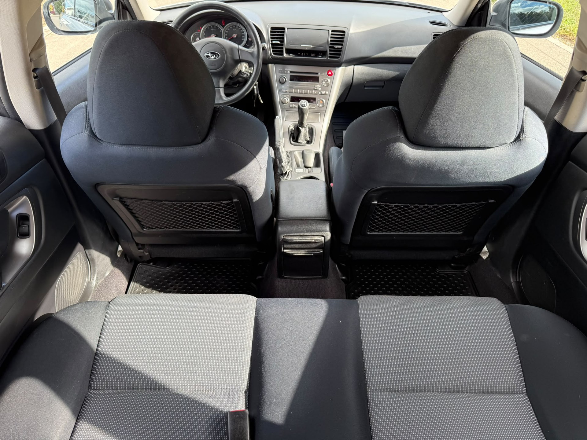SUBARU Legacy 2.0R AWD Swiss-image-14