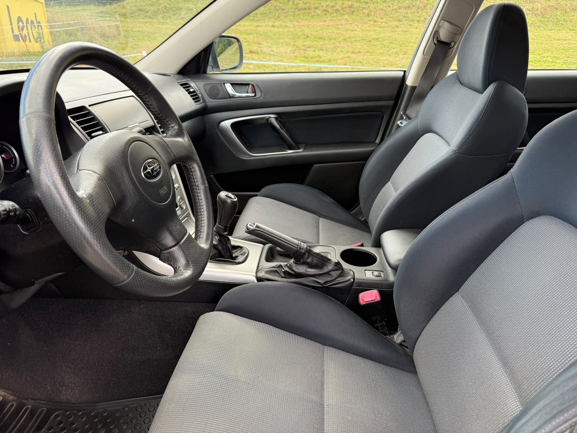 SUBARU Legacy 2.0R AWD Swiss-image-7