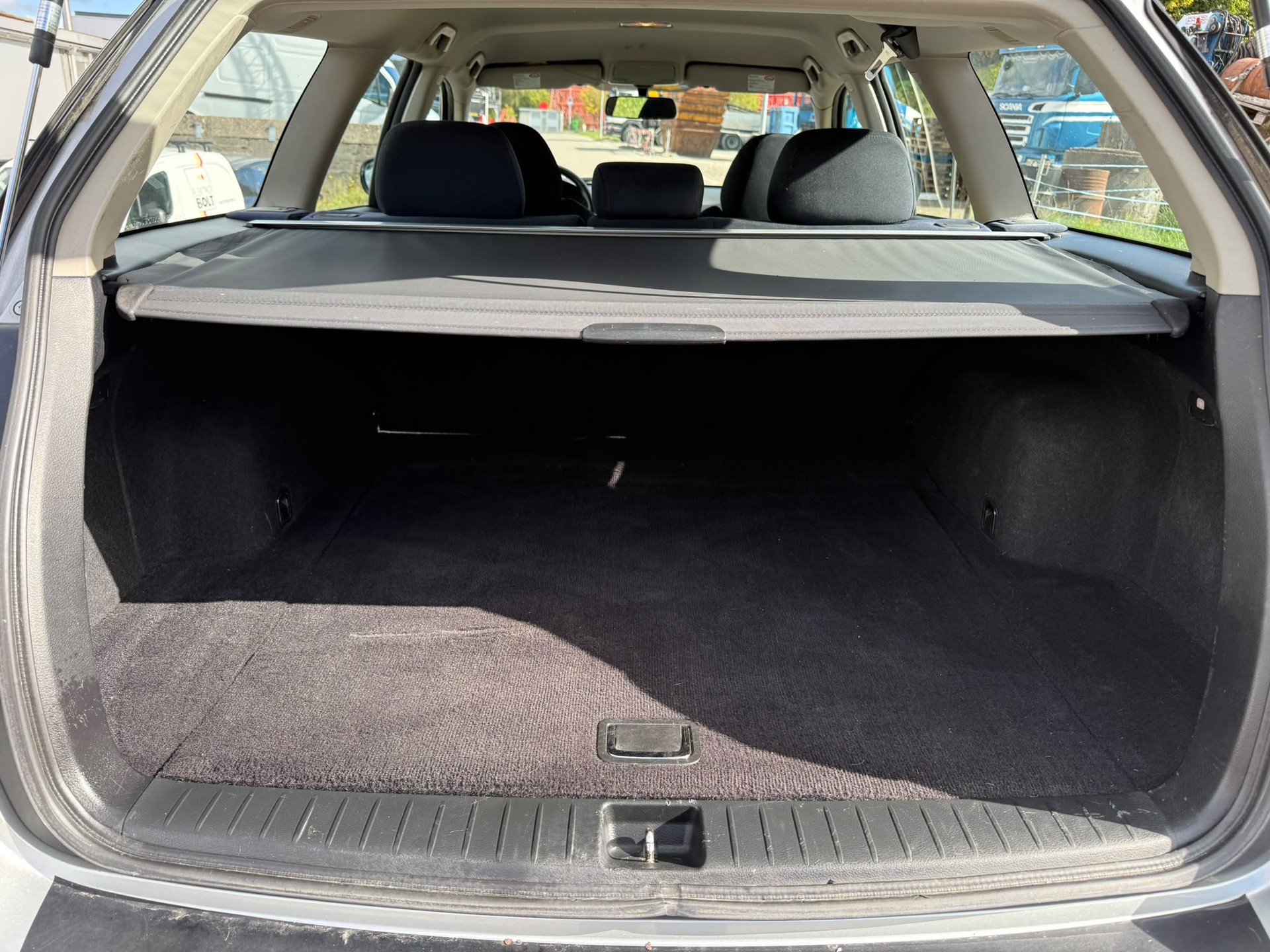 SUBARU Legacy 2.0R AWD Swiss-image-8