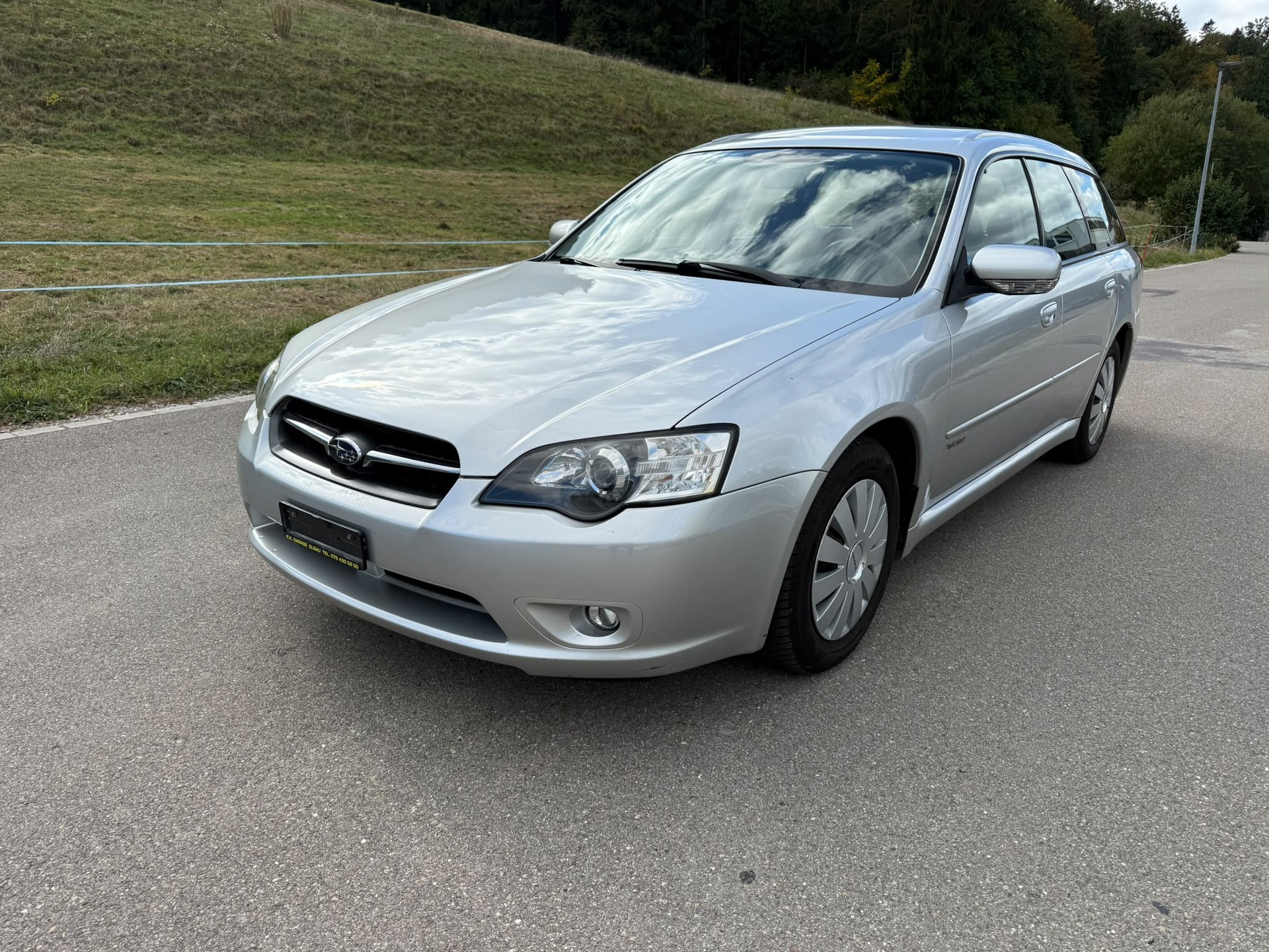 SUBARU Legacy 2.0R AWD Swiss-image-1