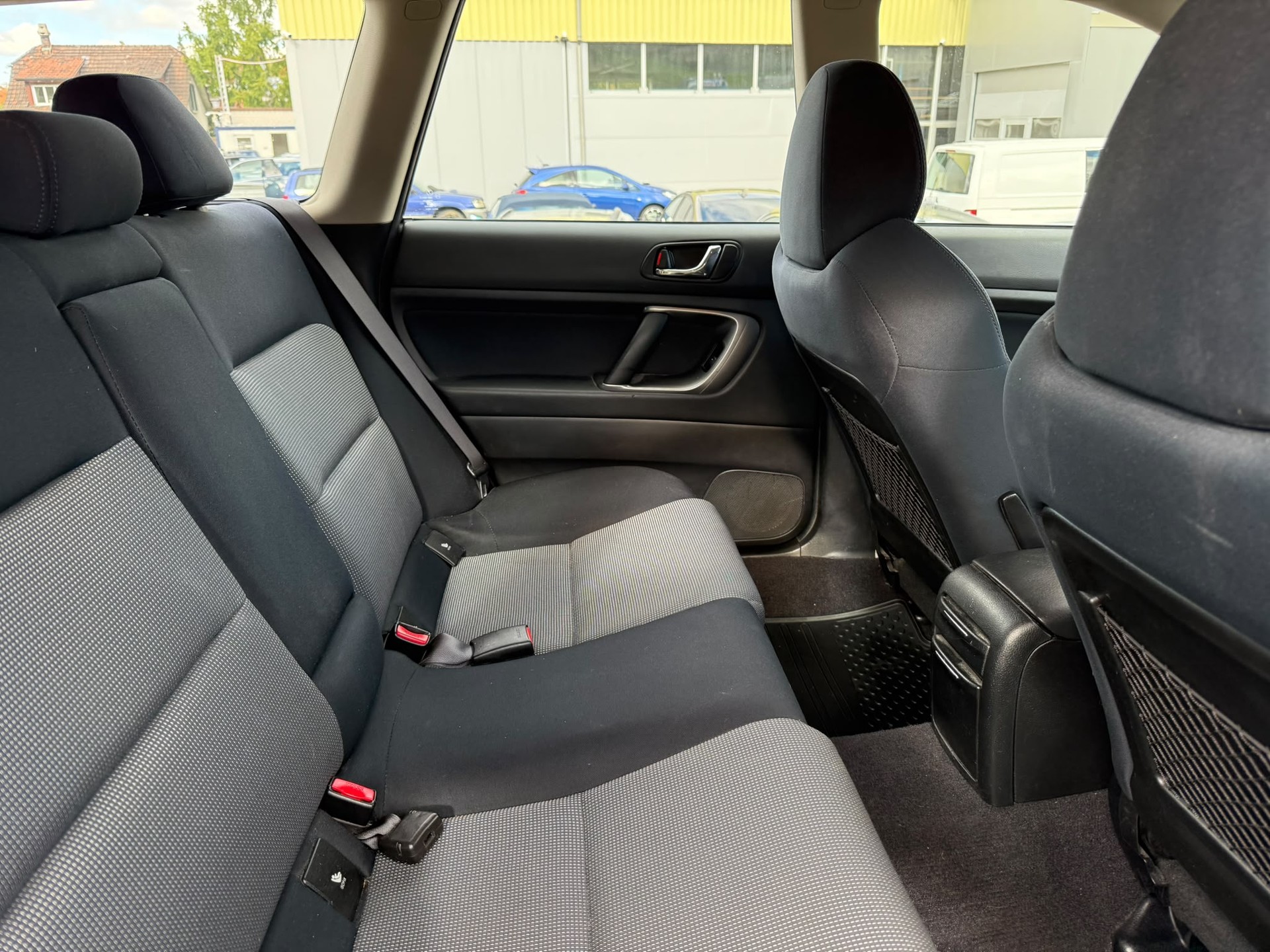 SUBARU Legacy 2.0R AWD Swiss-image-11