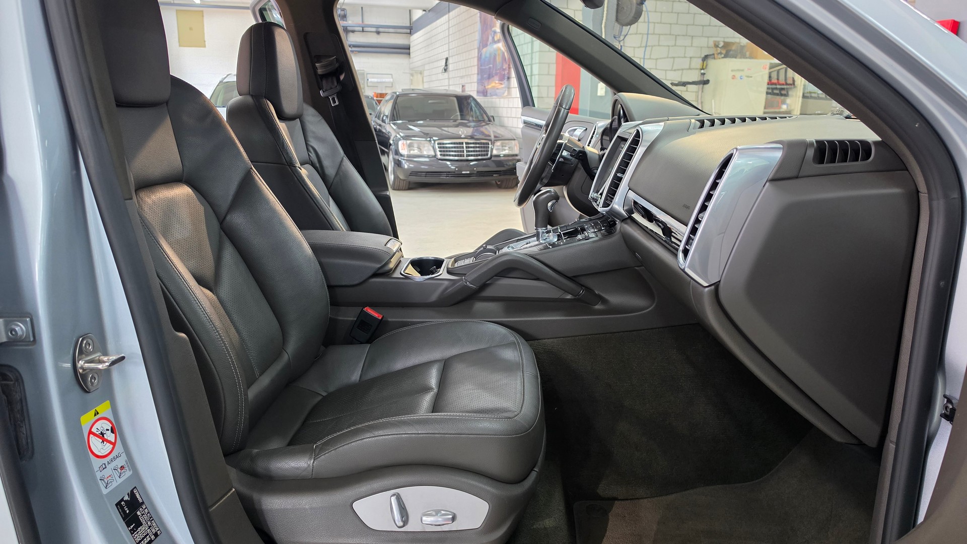 PORSCHE Cayenne-image-21