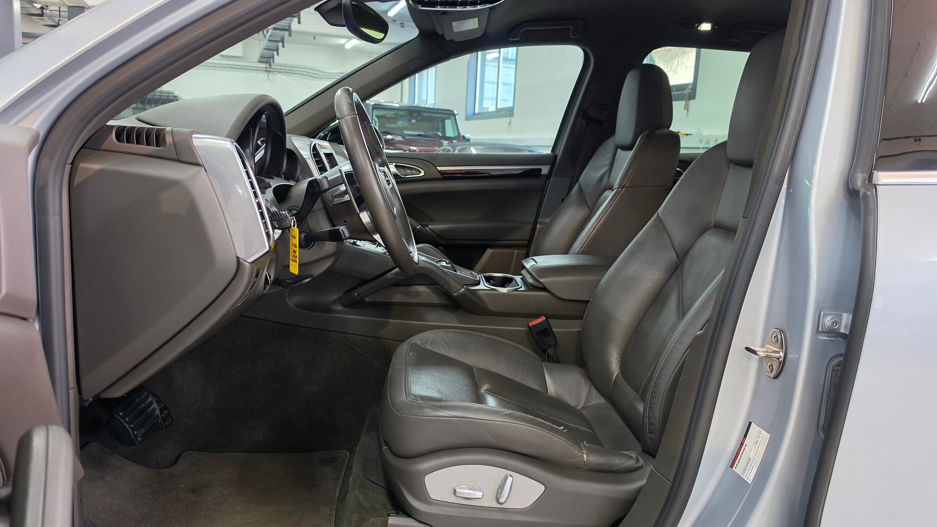 PORSCHE Cayenne-image-16