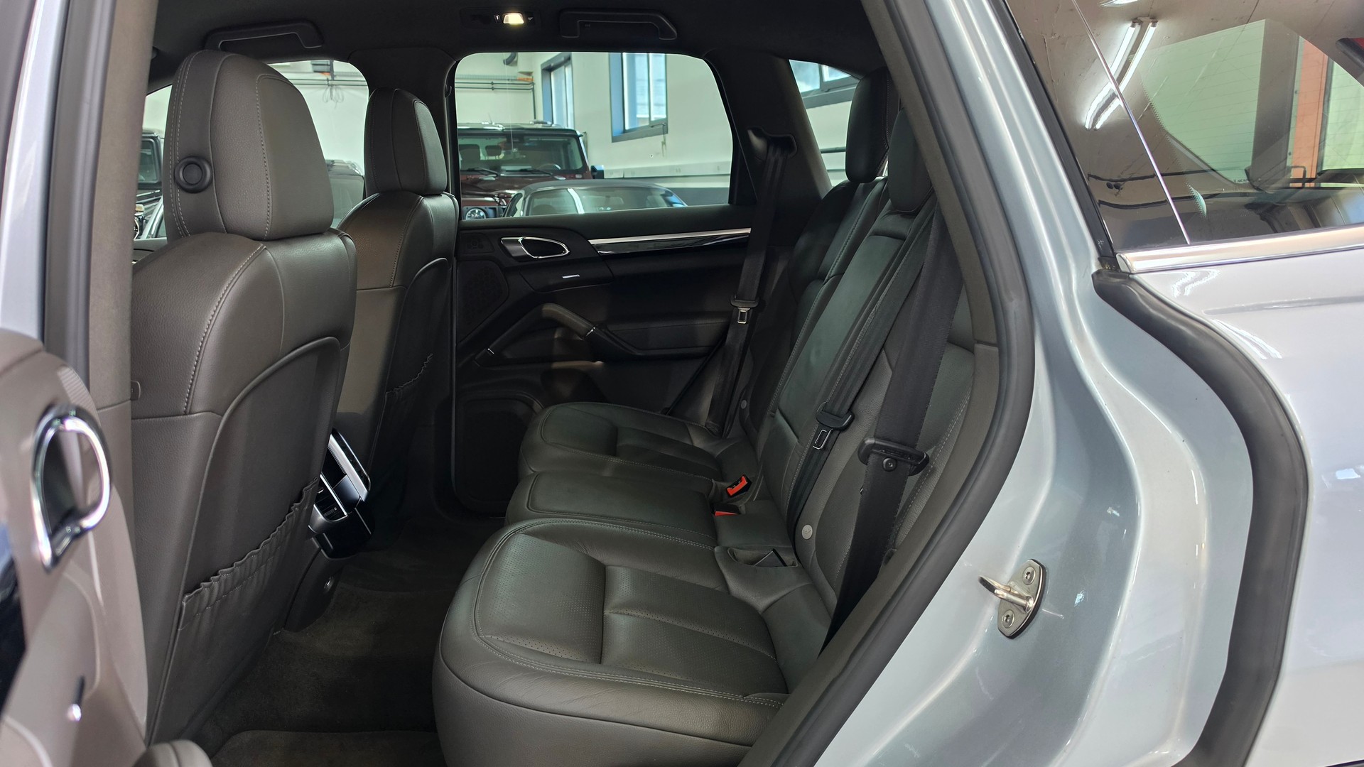 PORSCHE Cayenne-image-17