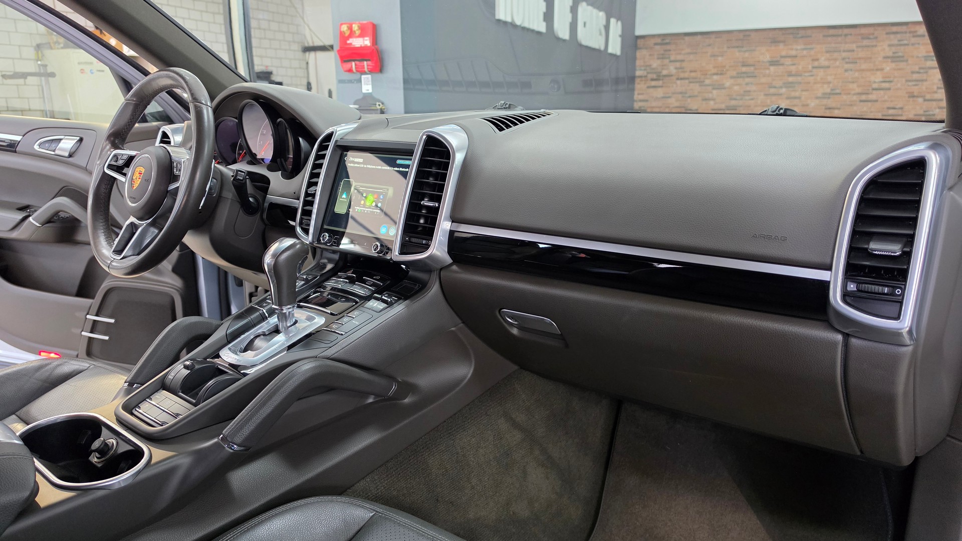 PORSCHE Cayenne-image-19