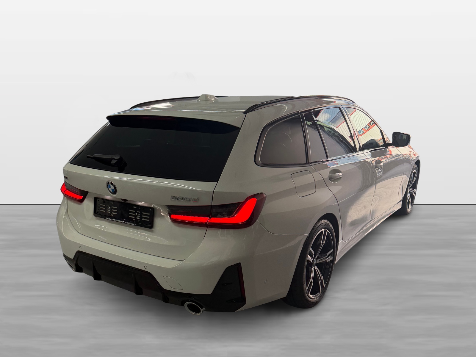 BMW 320d xDrive 48V Touring Steptronic M Sport-image-5