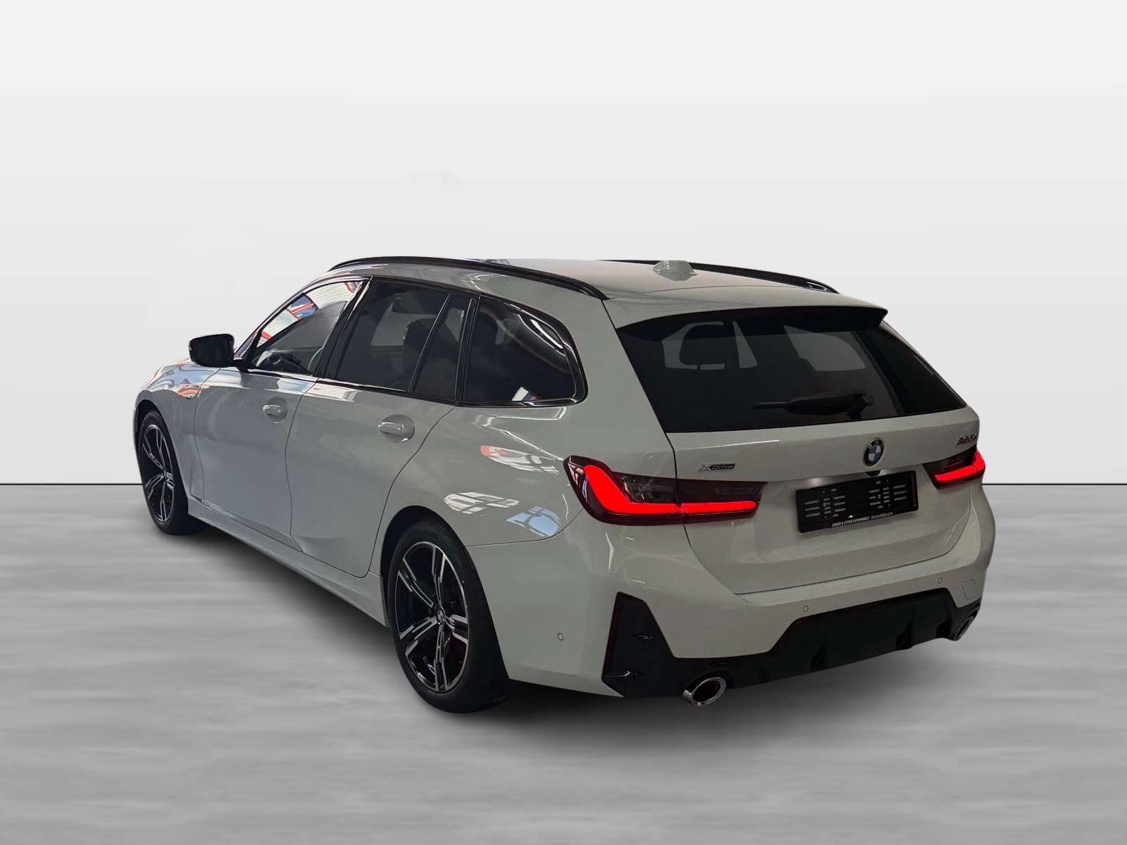 BMW 320d xDrive 48V Touring Steptronic M Sport-image-3