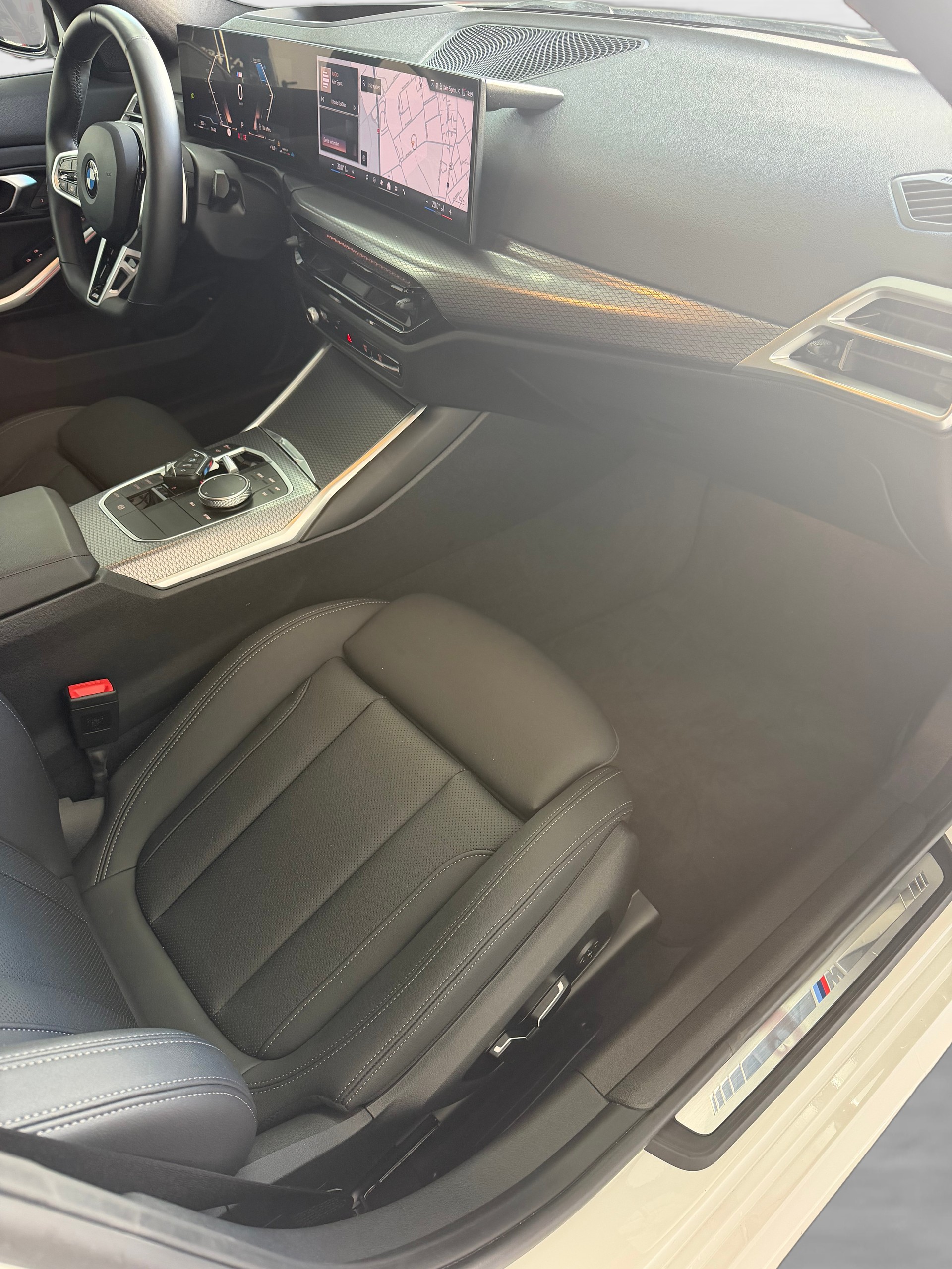 BMW 320d xDrive 48V Touring Steptronic M Sport-image-11
