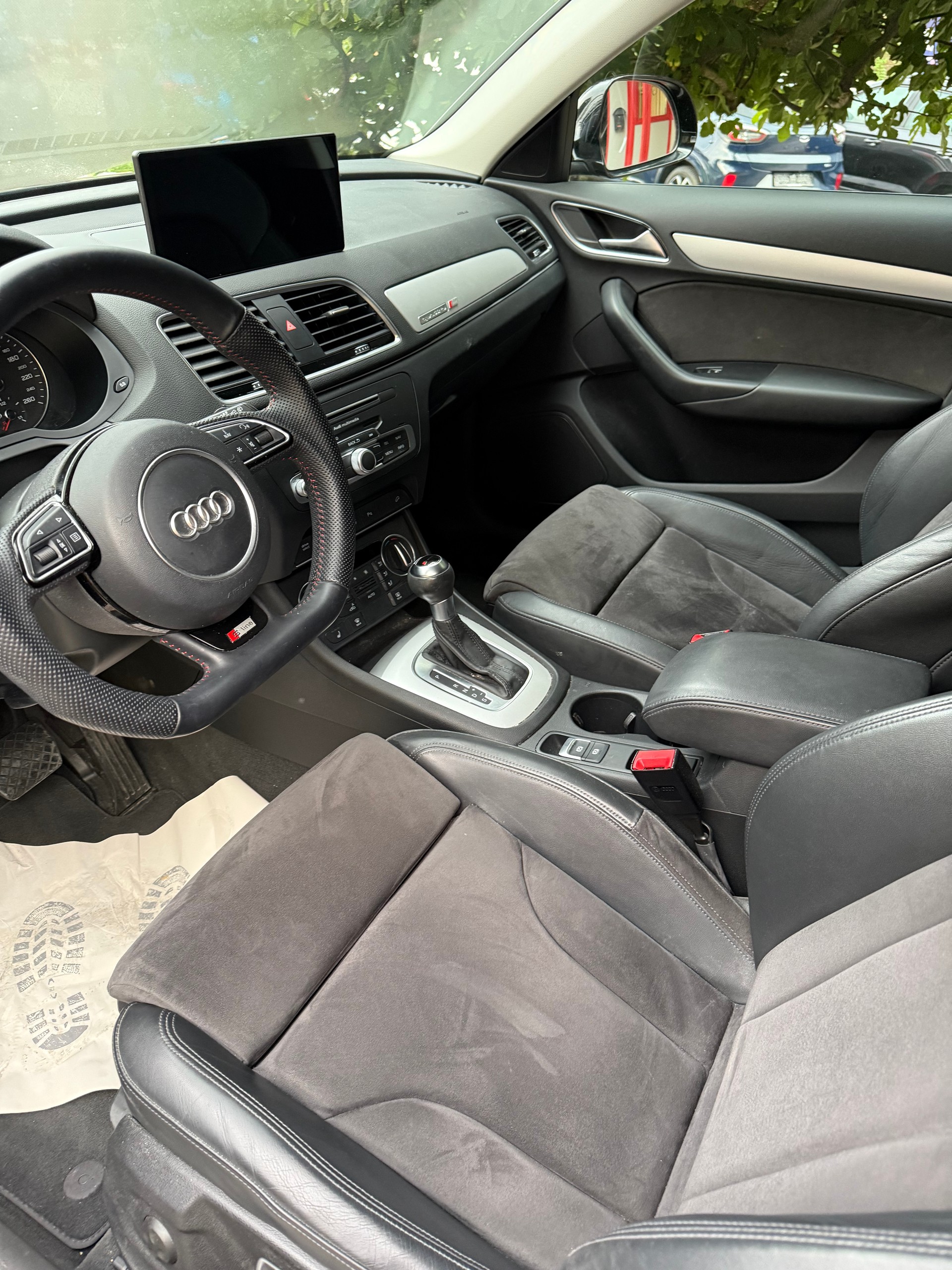 AUDI Q3 2.0 TDI sport quattro S-tronic-image-4