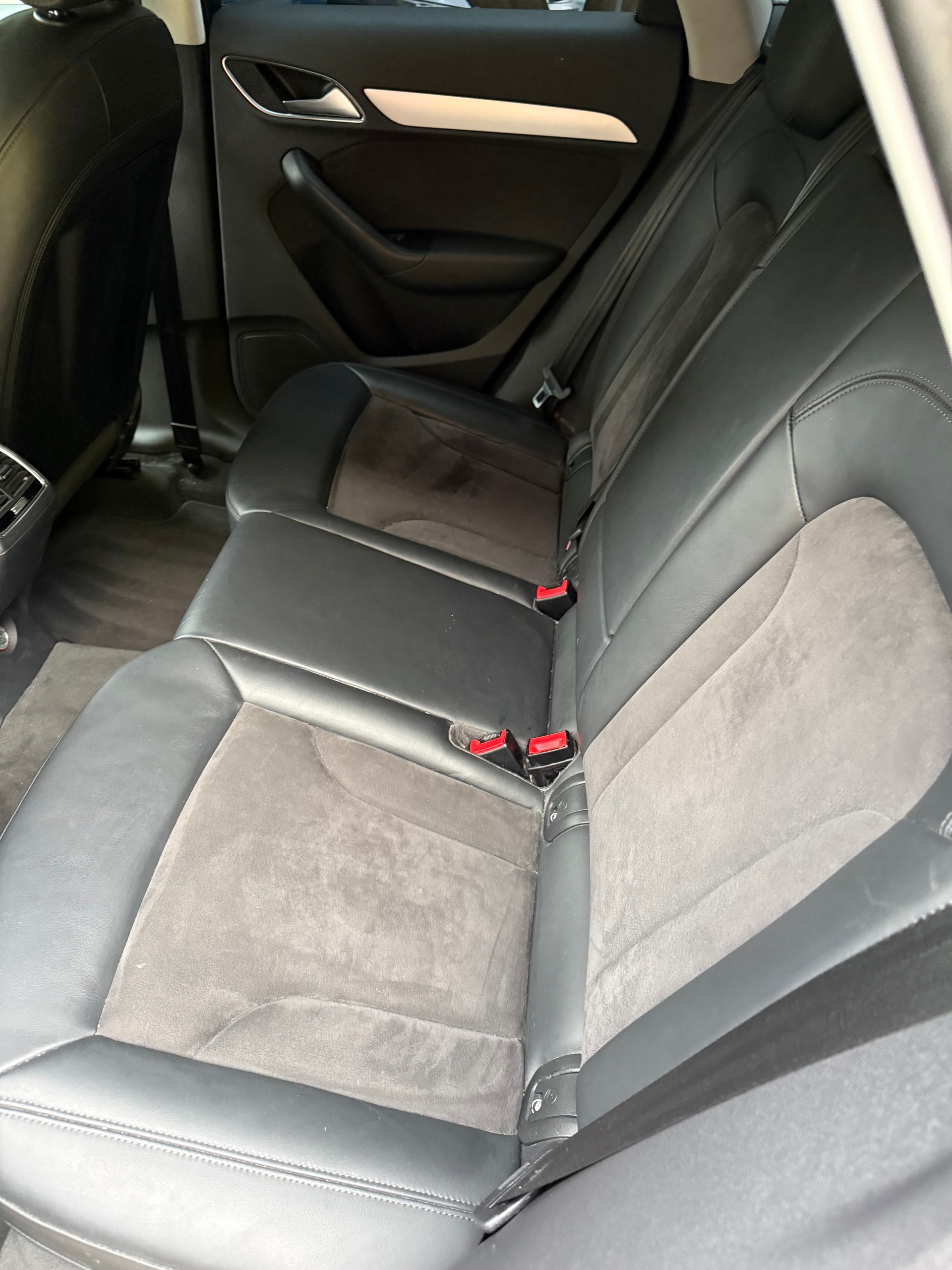 AUDI Q3 2.0 TDI sport quattro S-tronic-image-5