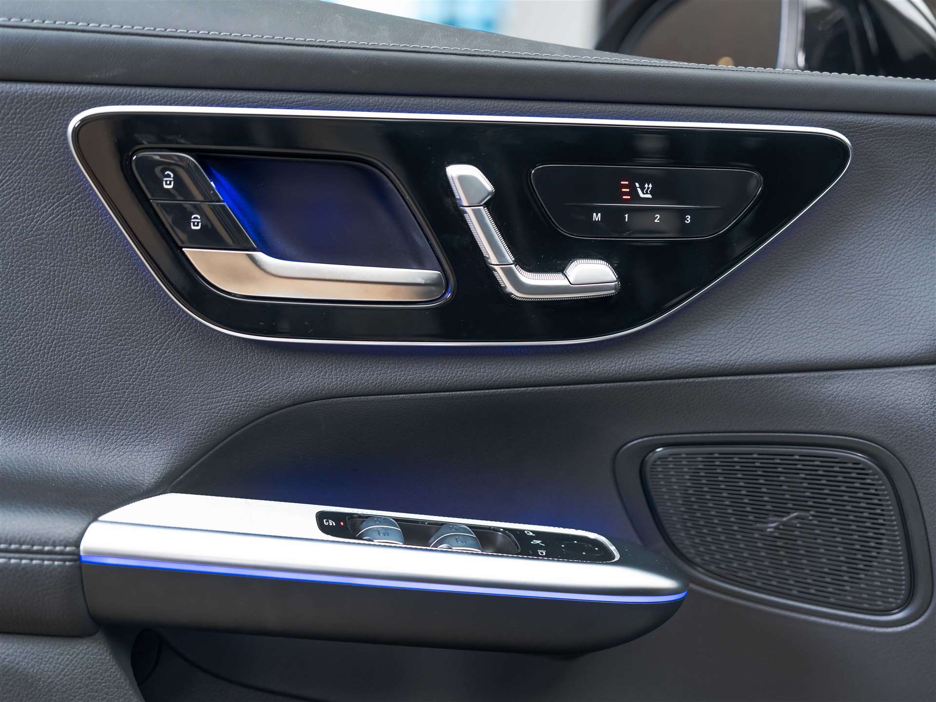 MERCEDES-BENZ GLC 300 4Matic AMG Line 9G-Tronic *Facelift*Werksgarantie*Panorama*Digital Light*-image-23