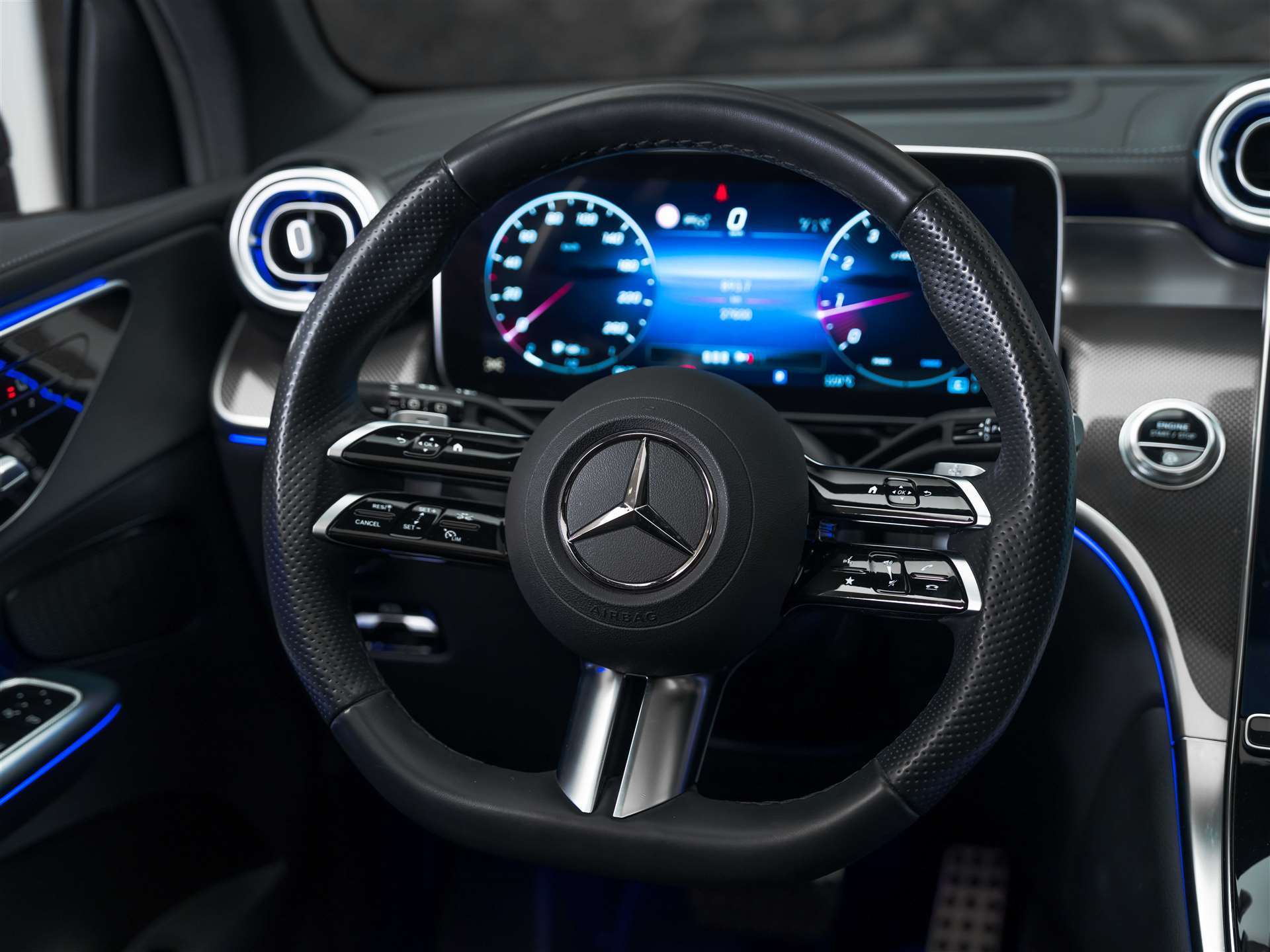 MERCEDES-BENZ GLC 300 4Matic AMG Line 9G-Tronic *Facelift*Werksgarantie*Panorama*Digital Light*-image-29