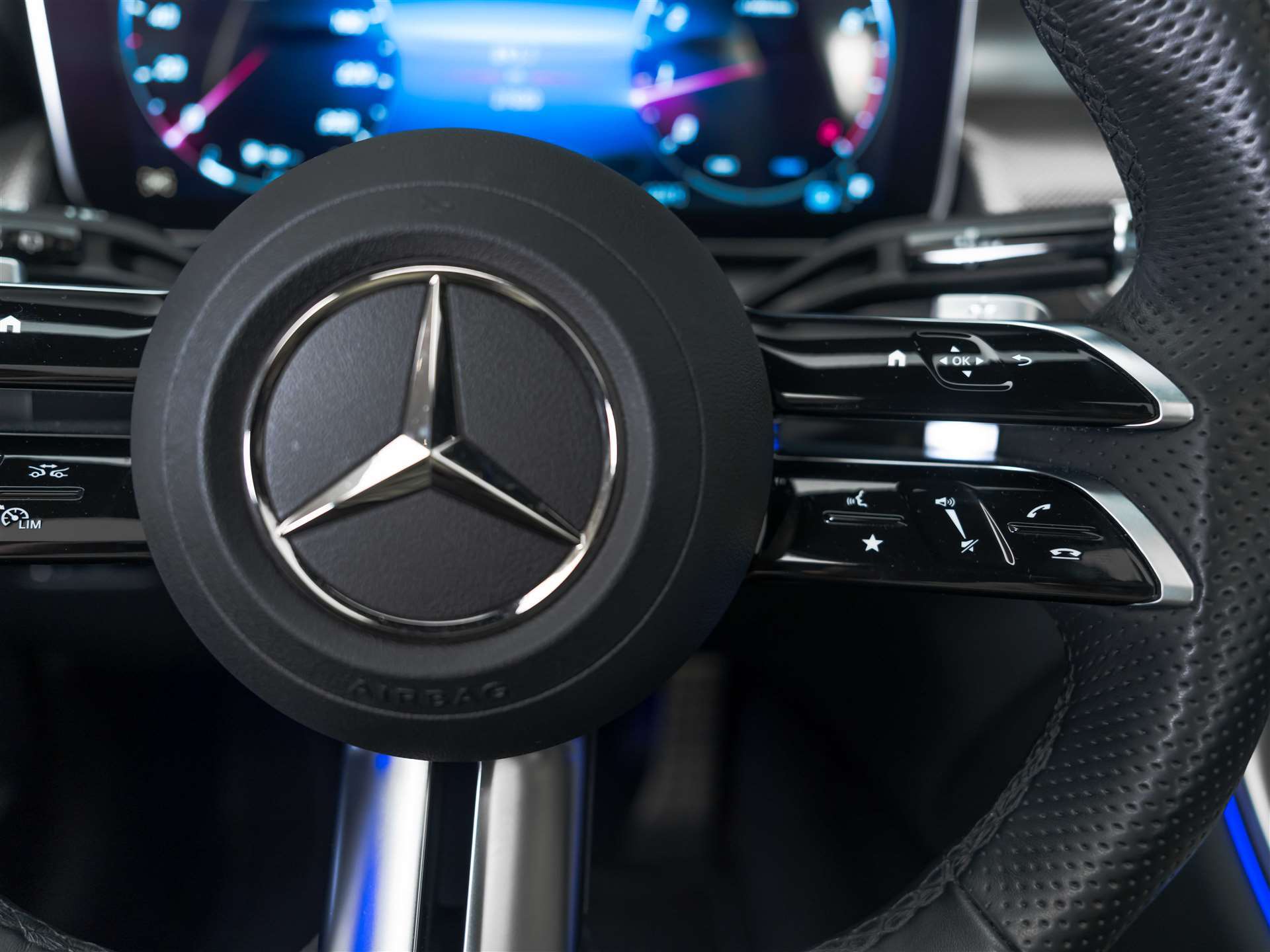 MERCEDES-BENZ GLC 300 4Matic AMG Line 9G-Tronic *Facelift*Werksgarantie*Panorama*Digital Light*-image-33