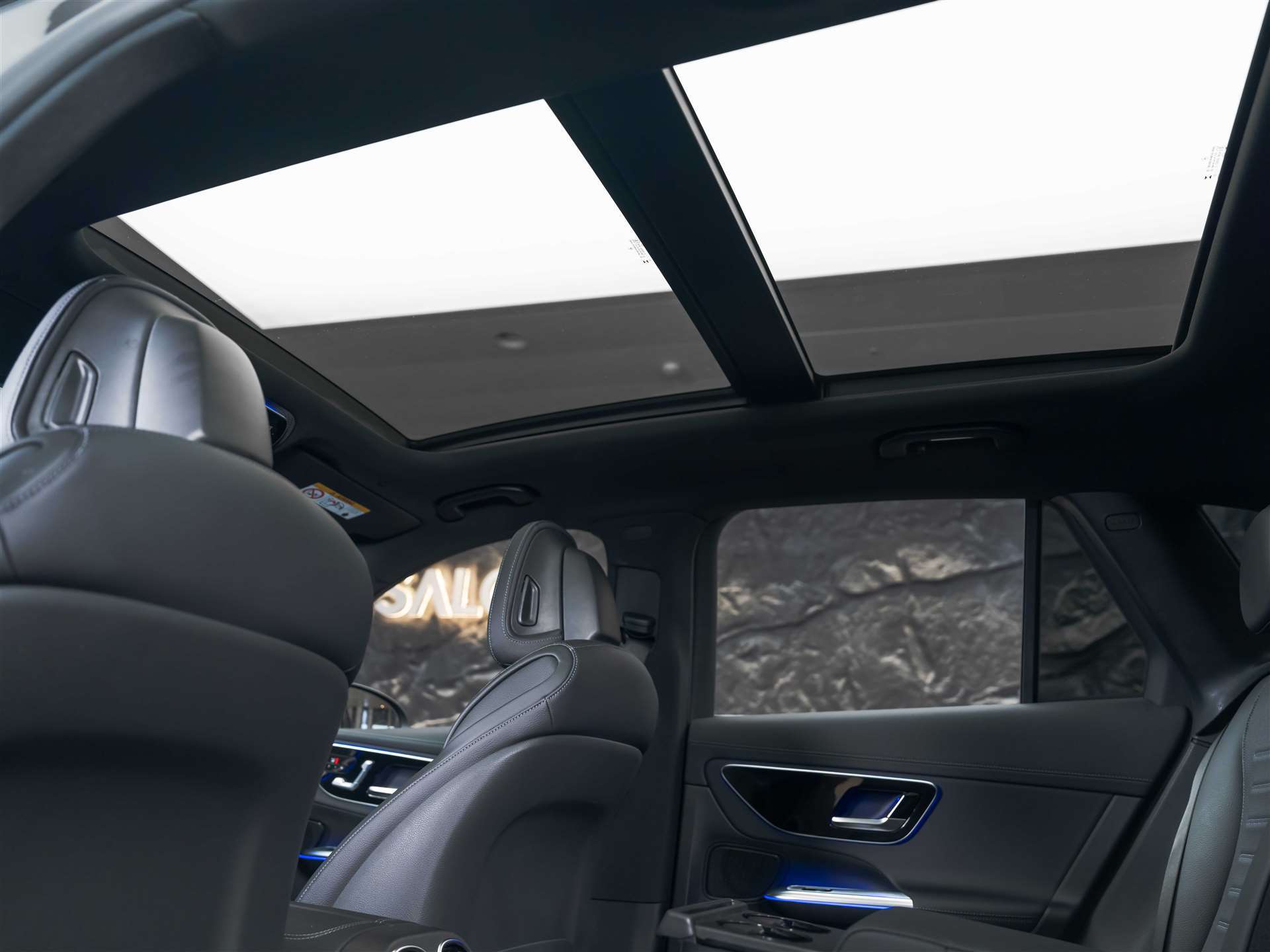 MERCEDES-BENZ GLC 300 4Matic AMG Line 9G-Tronic *Facelift*Werksgarantie*Panorama*Digital Light*-image-14