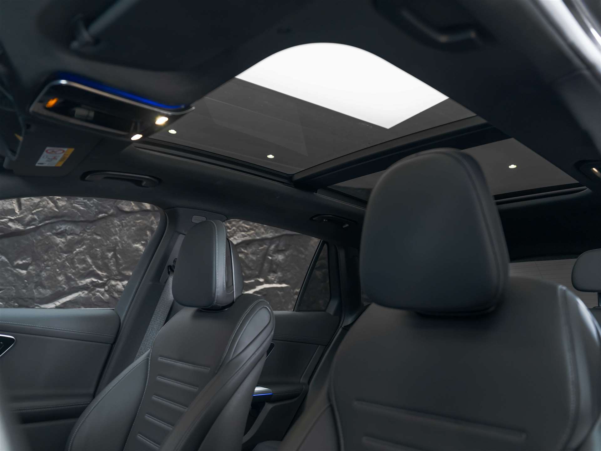 MERCEDES-BENZ GLC 300 4Matic AMG Line 9G-Tronic *Facelift*Werksgarantie*Panorama*Digital Light*-image-12