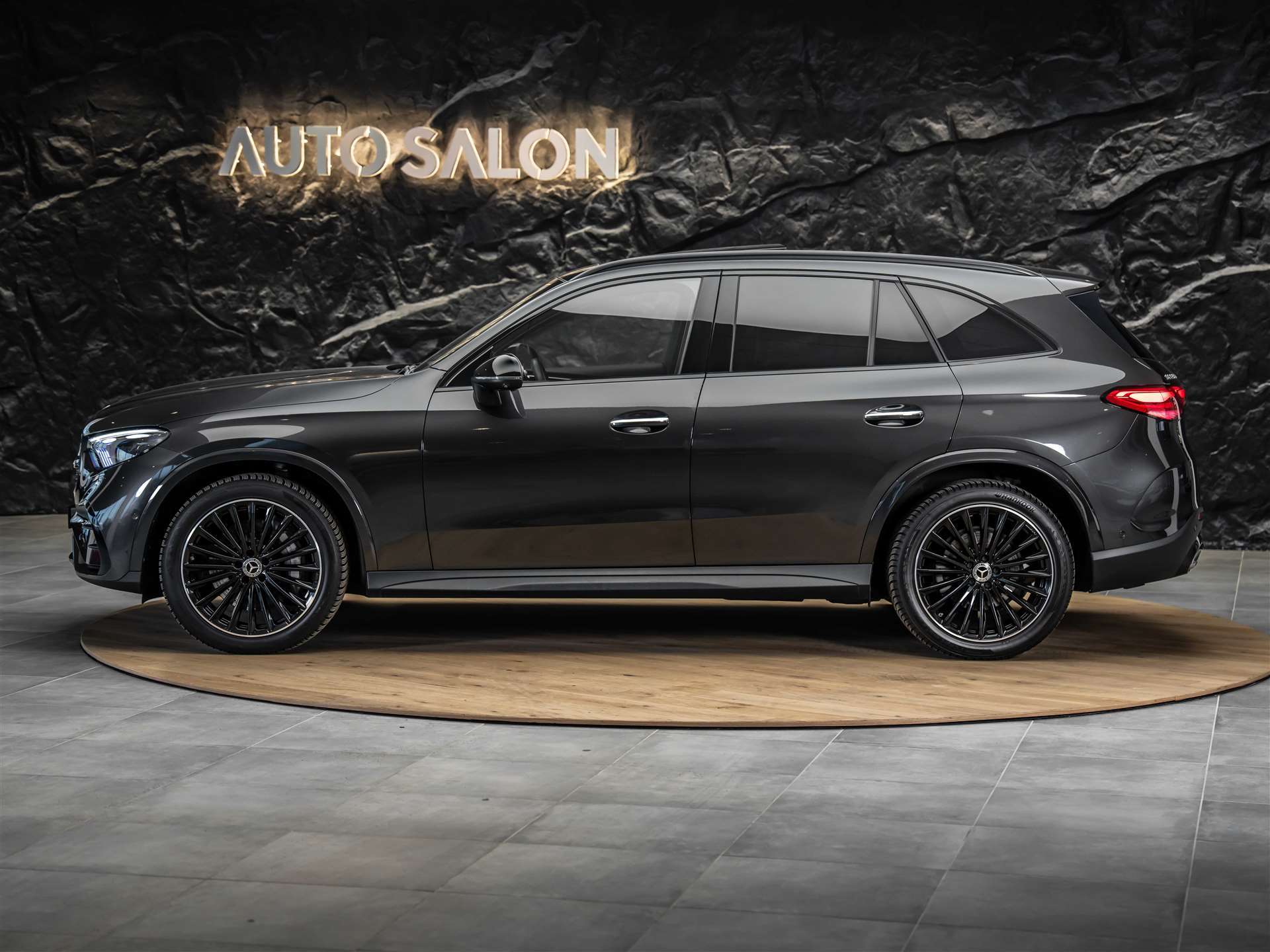 MERCEDES-BENZ GLC 300 4Matic AMG Line 9G-Tronic *Facelift*Werksgarantie*Panorama*Digital Light*-showroom-element-2