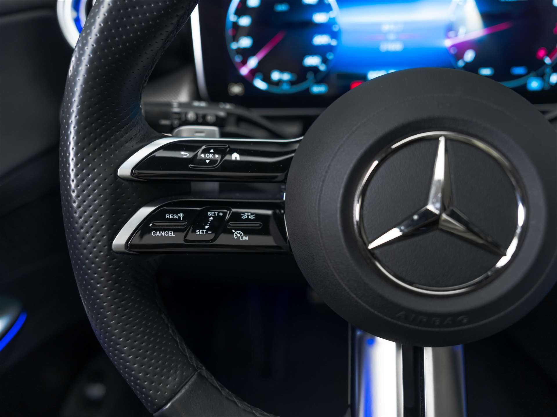 MERCEDES-BENZ GLC 300 4Matic AMG Line 9G-Tronic *Facelift*Werksgarantie*Panorama*Digital Light*-image-32