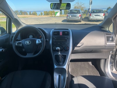 TOYOTA Auris 1.6 Linea Luna-image-9