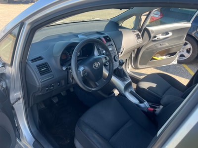 TOYOTA Auris 1.6 Linea Luna-image-8