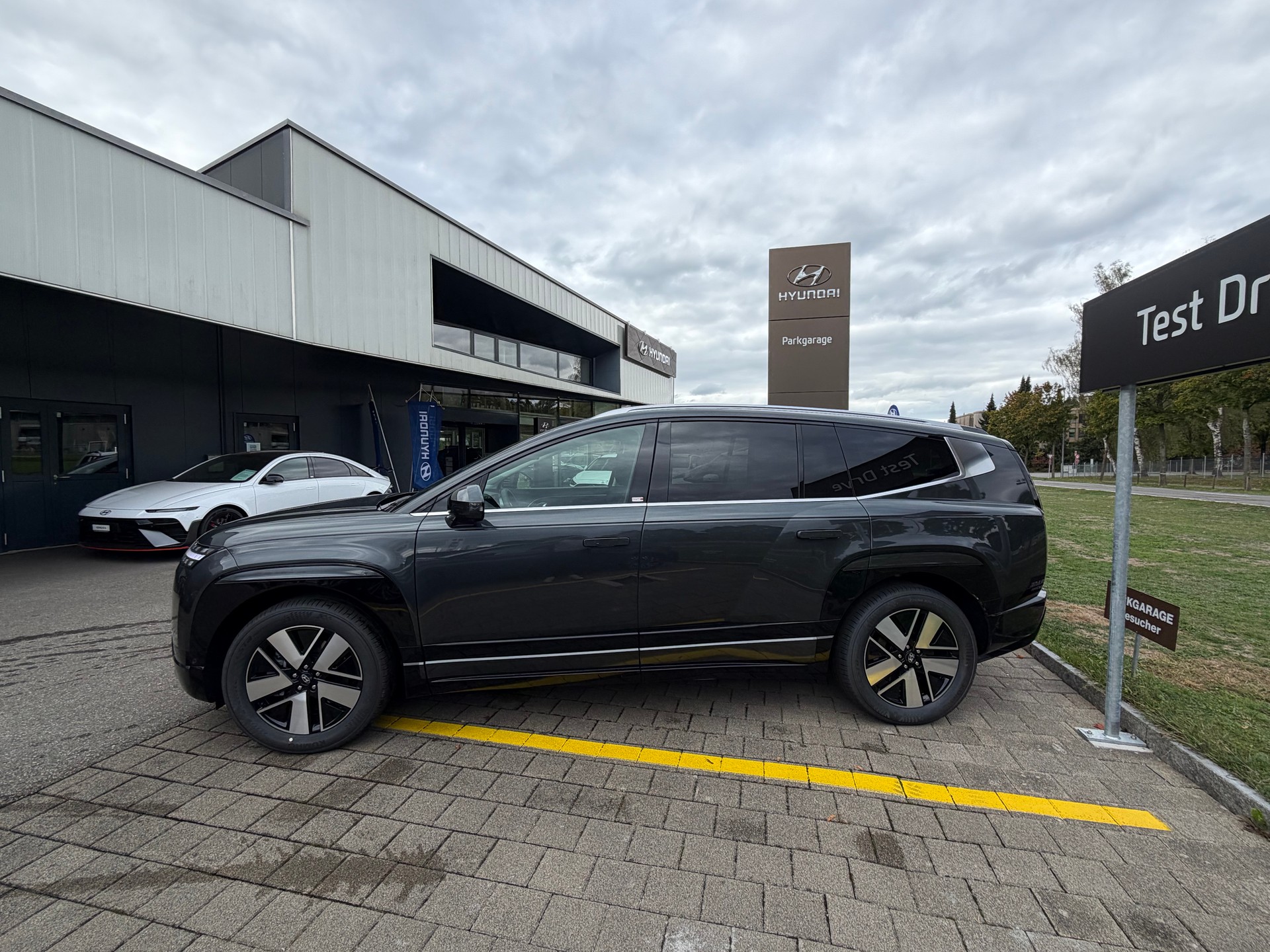 HYUNDAI Ioniq 9 110kWh Vertex 4WD-image-1