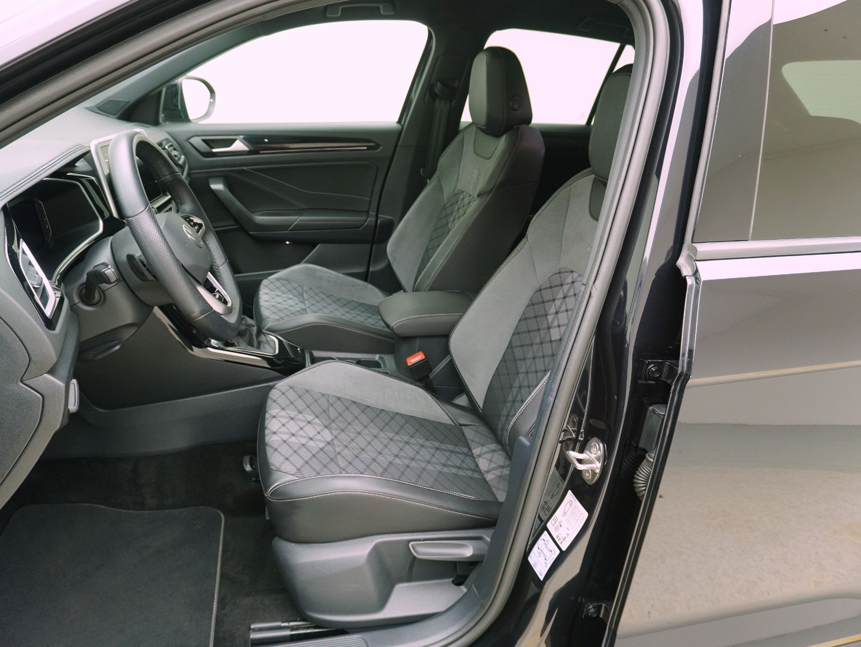 VW T-Roc 1.5 TSI DSG R-Line-image-8