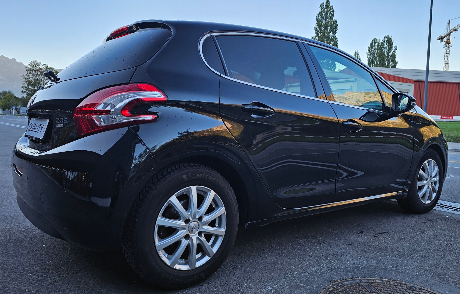 PEUGEOT 208 1.2 THP Allure-image-5