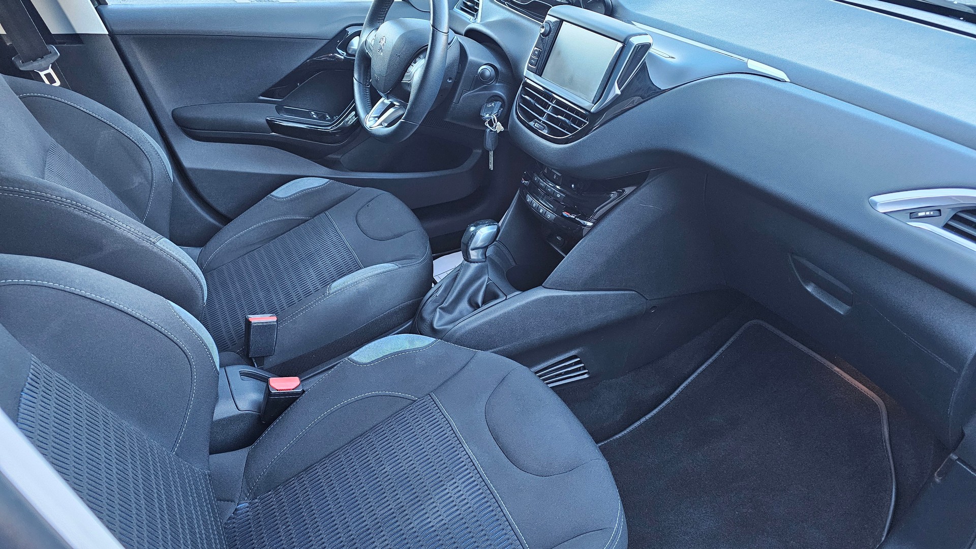 PEUGEOT 208 1.2 THP Allure-image-10
