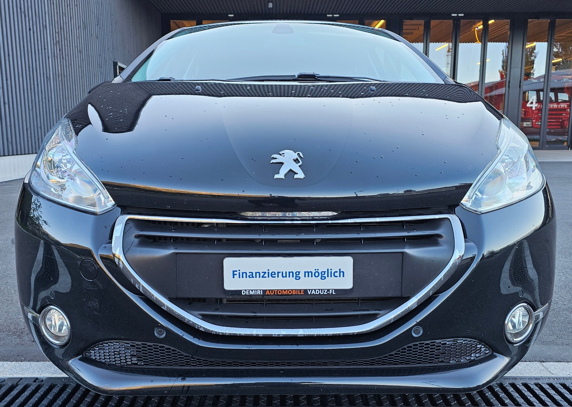 PEUGEOT 208 1.2 THP Allure-image-6