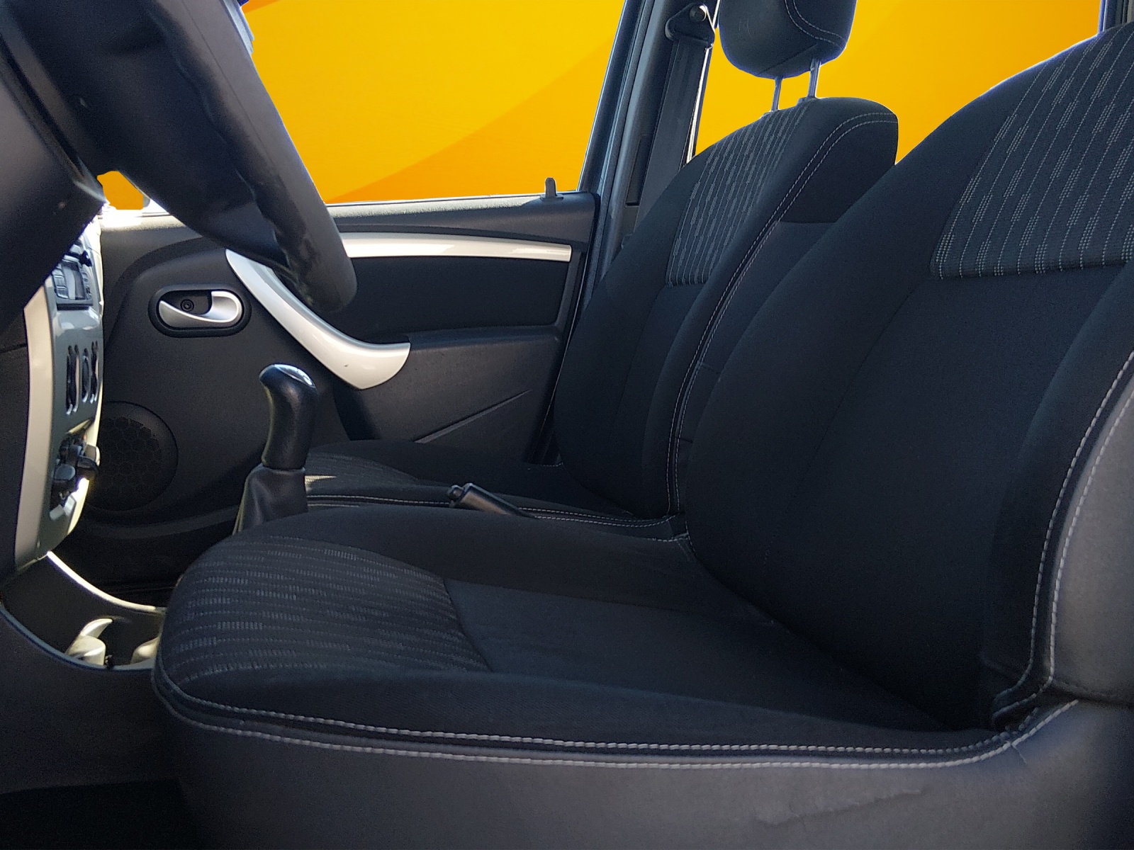 DACIA Logan 1.5 dCi Lauréate-image-9