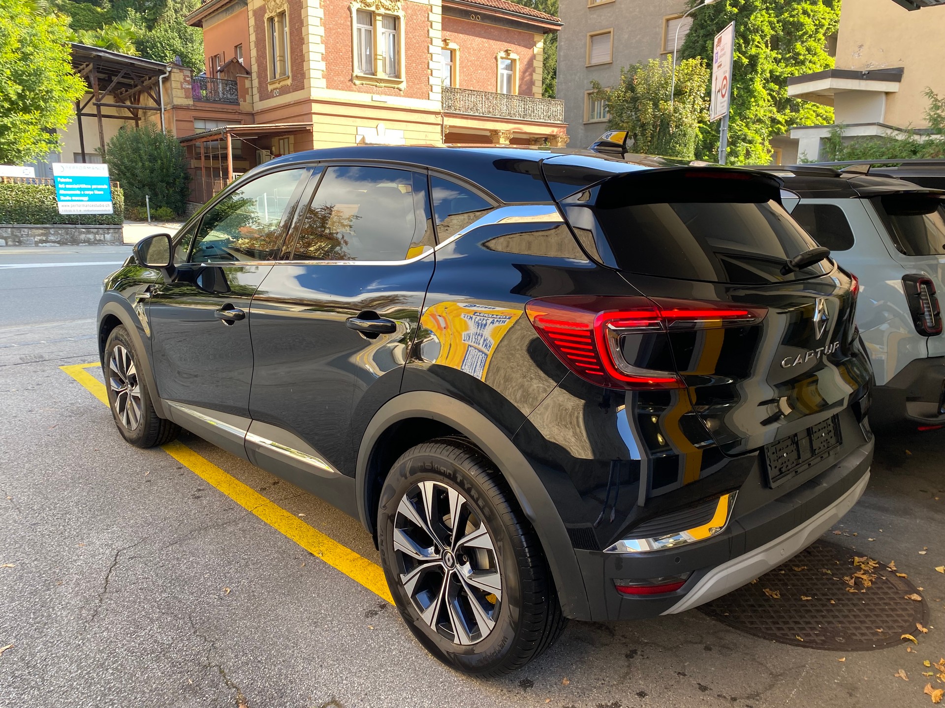 RENAULT Captur 1.3 TCe Techno EDC-image-2