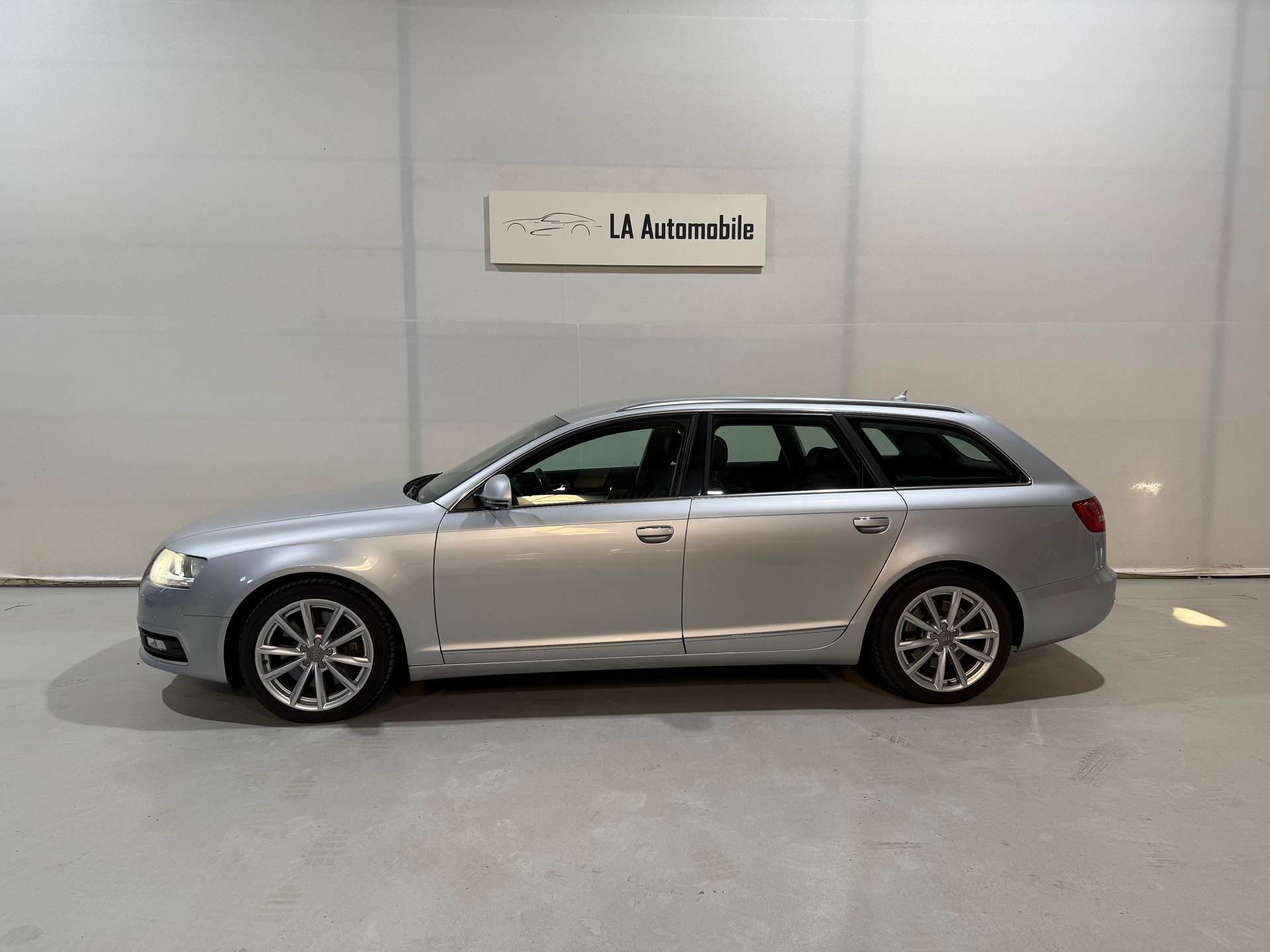 AUDI A6 Avant 3.0 V6 TDI quattro tiptronic-image-2