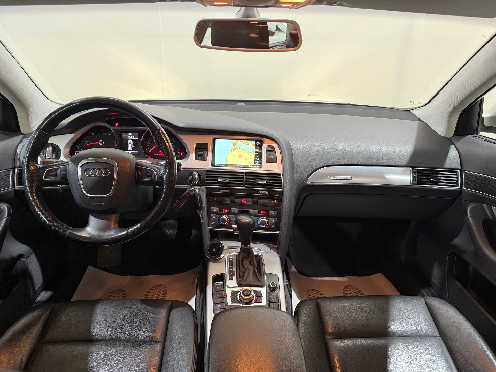 AUDI A6 Avant 3.0 V6 TDI quattro tiptronic-image-11