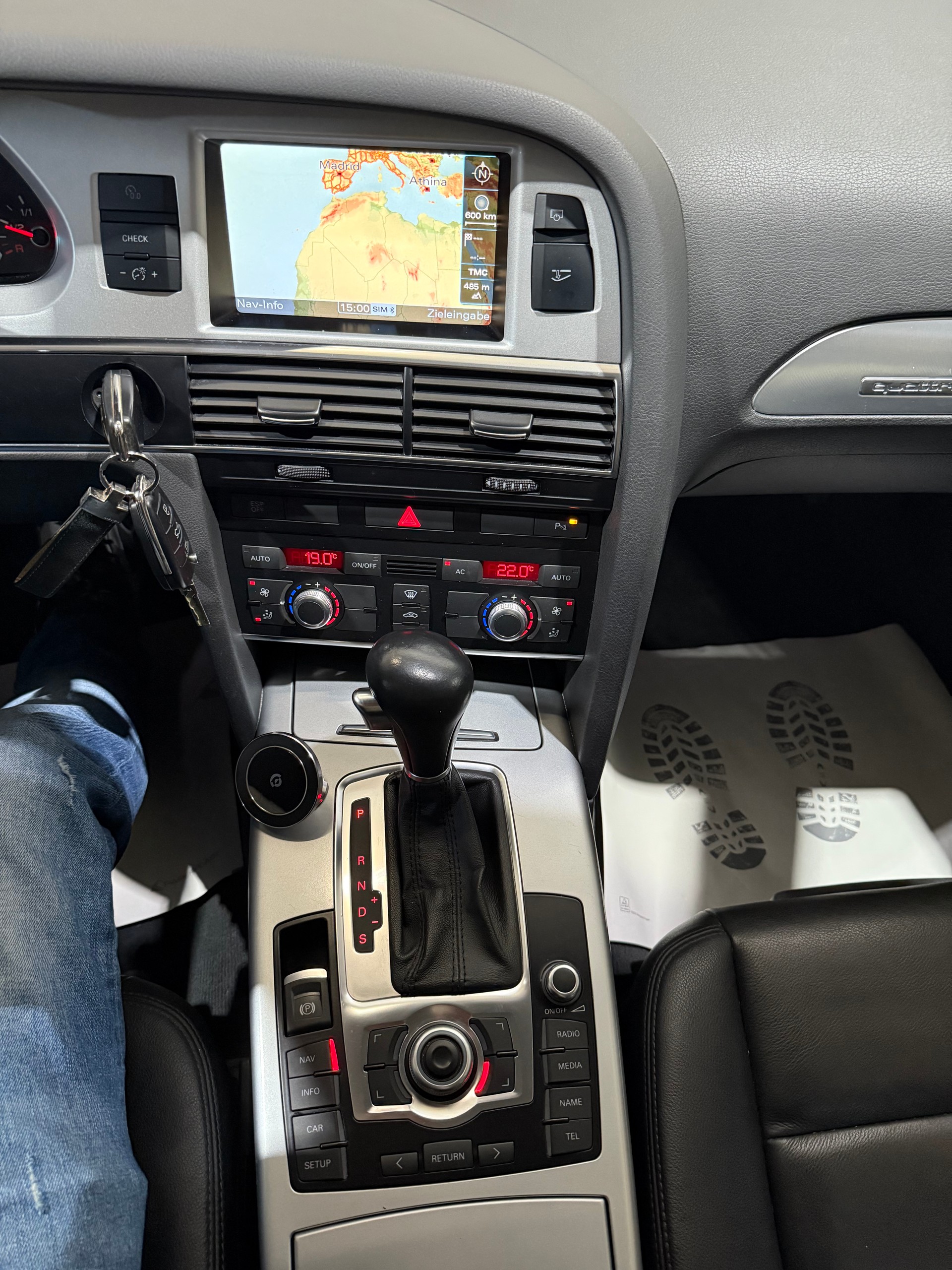 AUDI A6 Avant 3.0 V6 TDI quattro tiptronic-image-14