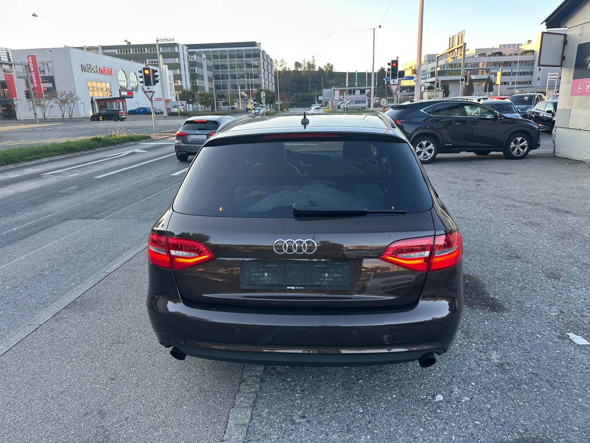 AUDI A4 Avant 2.0 TFSI quattro s-tronic-image-5