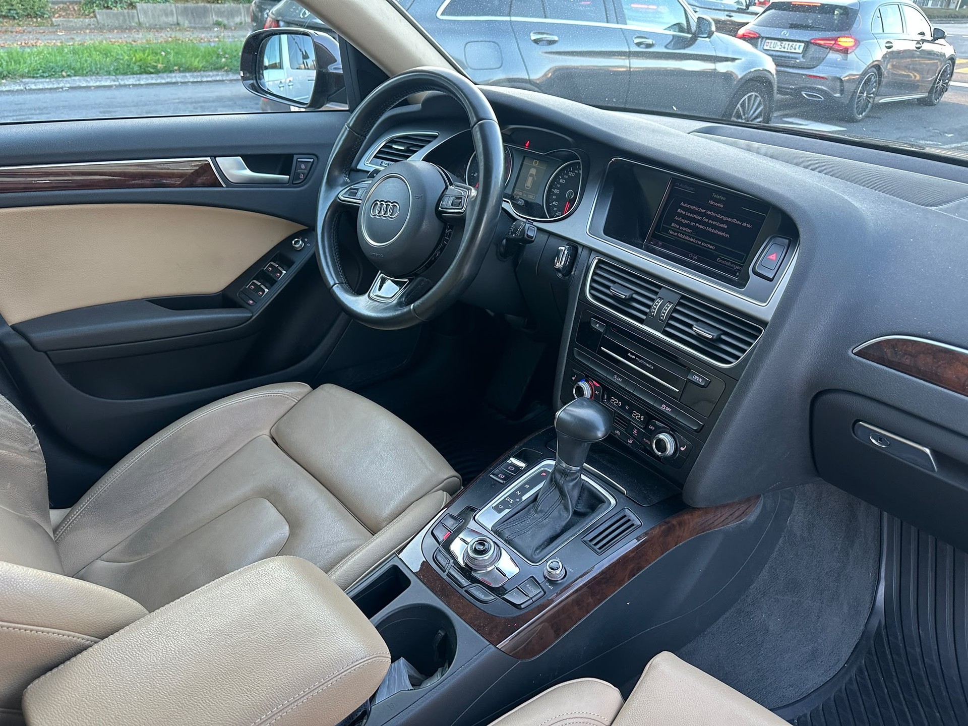 AUDI A4 Avant 2.0 TFSI quattro s-tronic-image-8