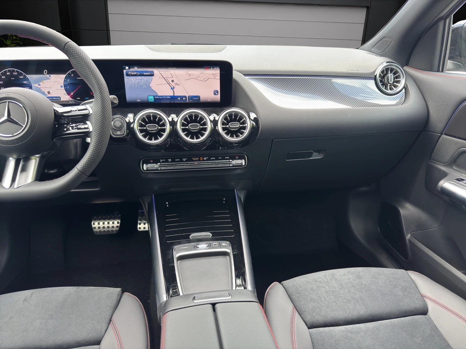 MERCEDES-BENZ GLA 200 Night Star 7G-DCT-image-10