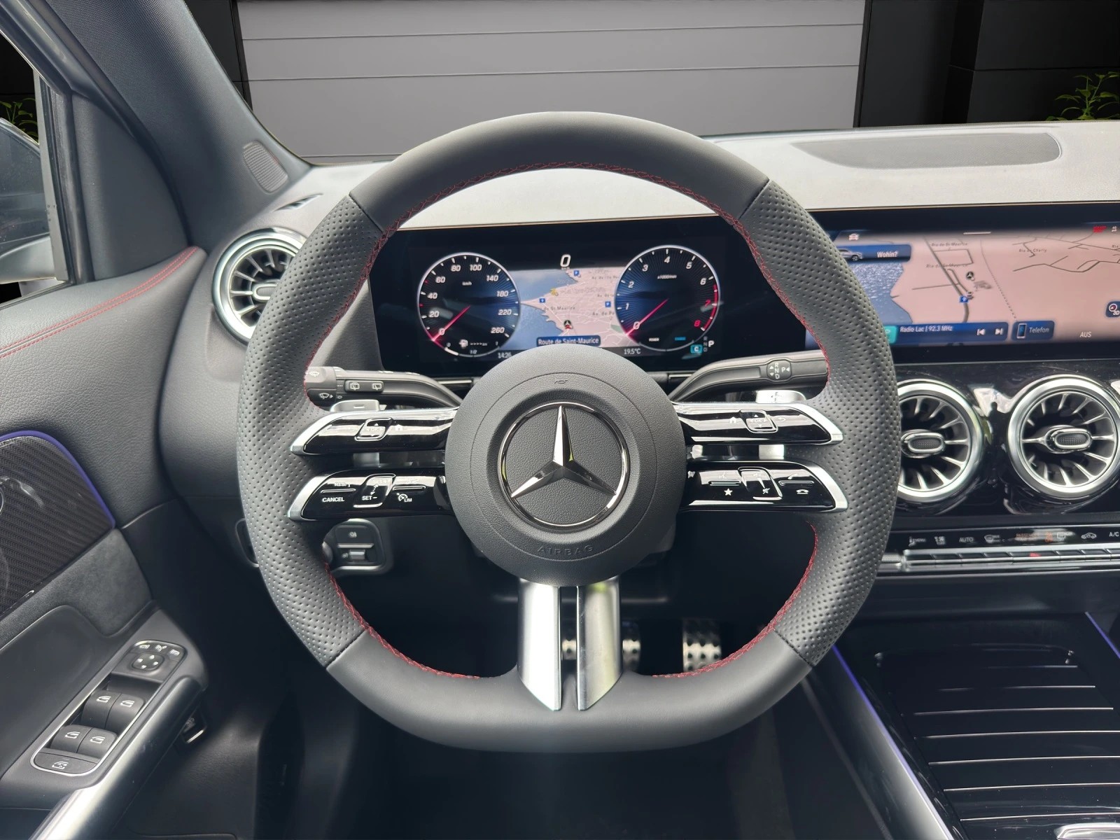 MERCEDES-BENZ GLA 200 Night Star 7G-DCT-image-11