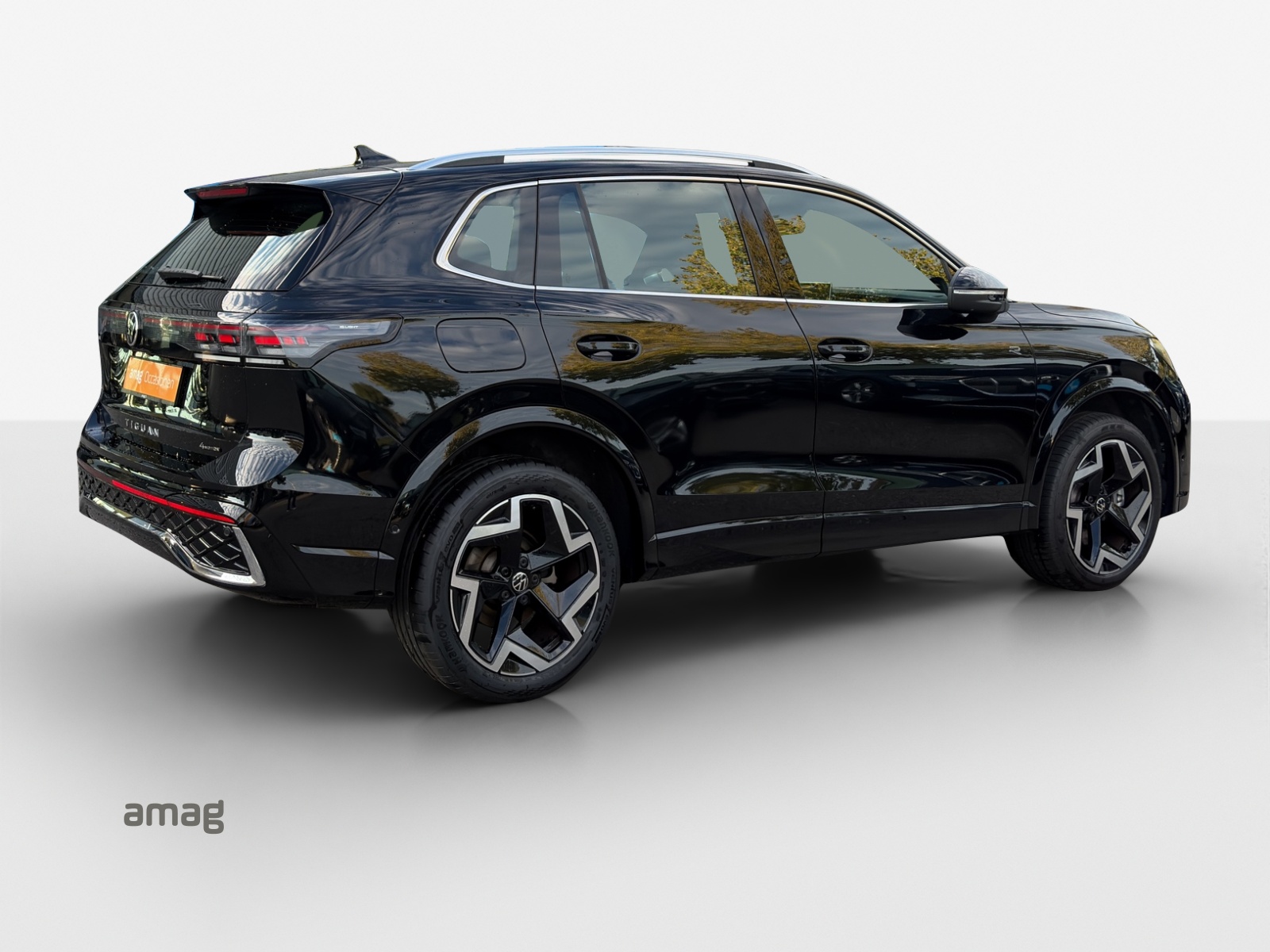 VW Tiguan 2.0 TSI DSG R-Line 4Motion-image-4