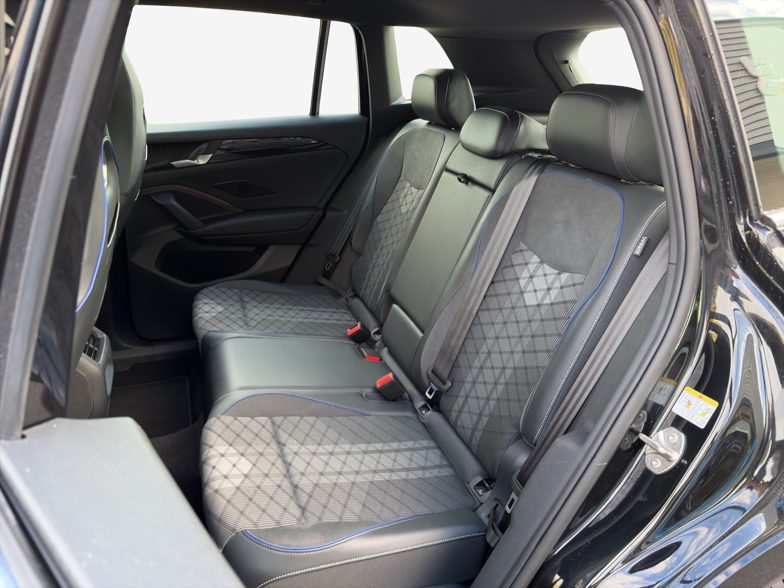 VW Tiguan 2.0 TSI DSG R-Line 4Motion-image-11